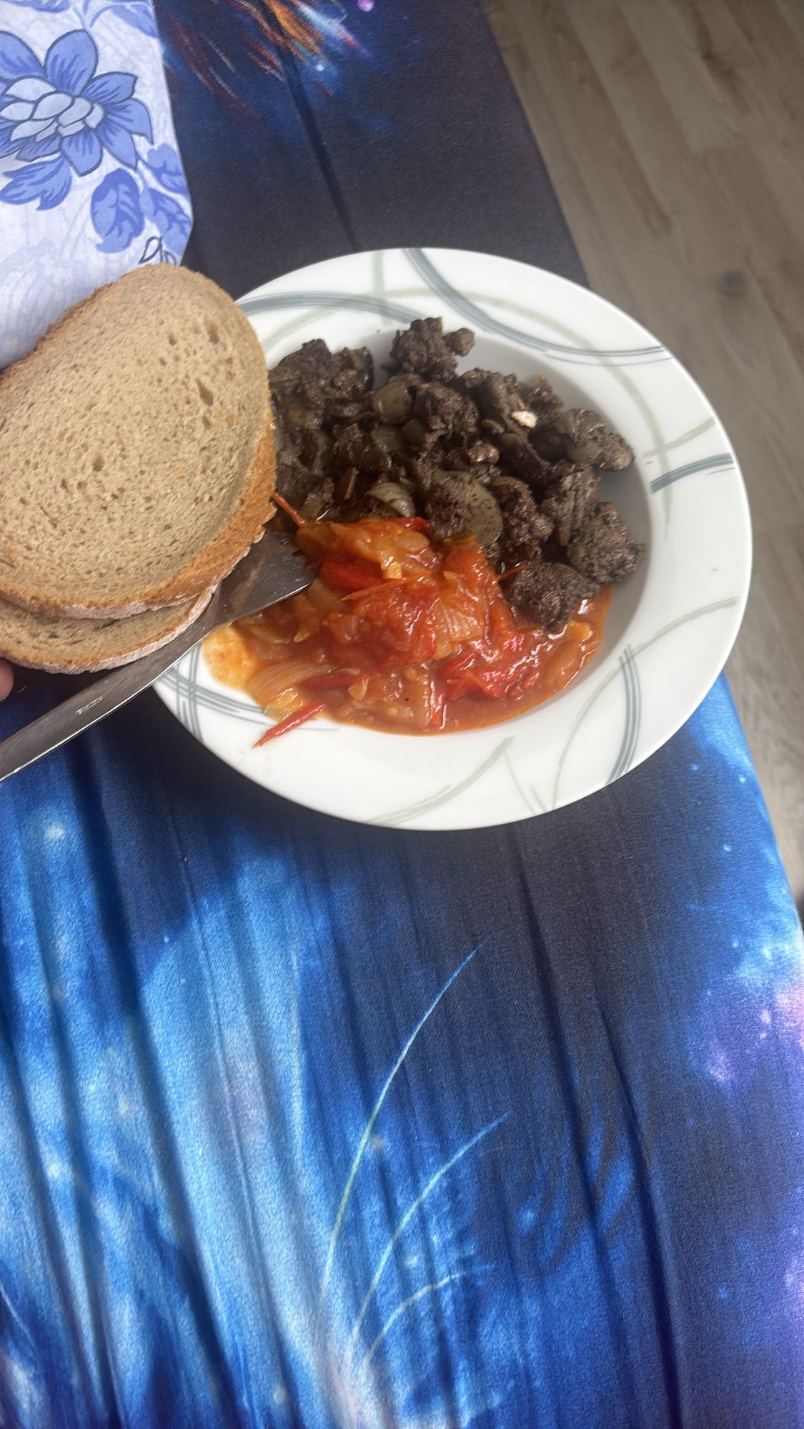 Gebratene Leber mit Brot