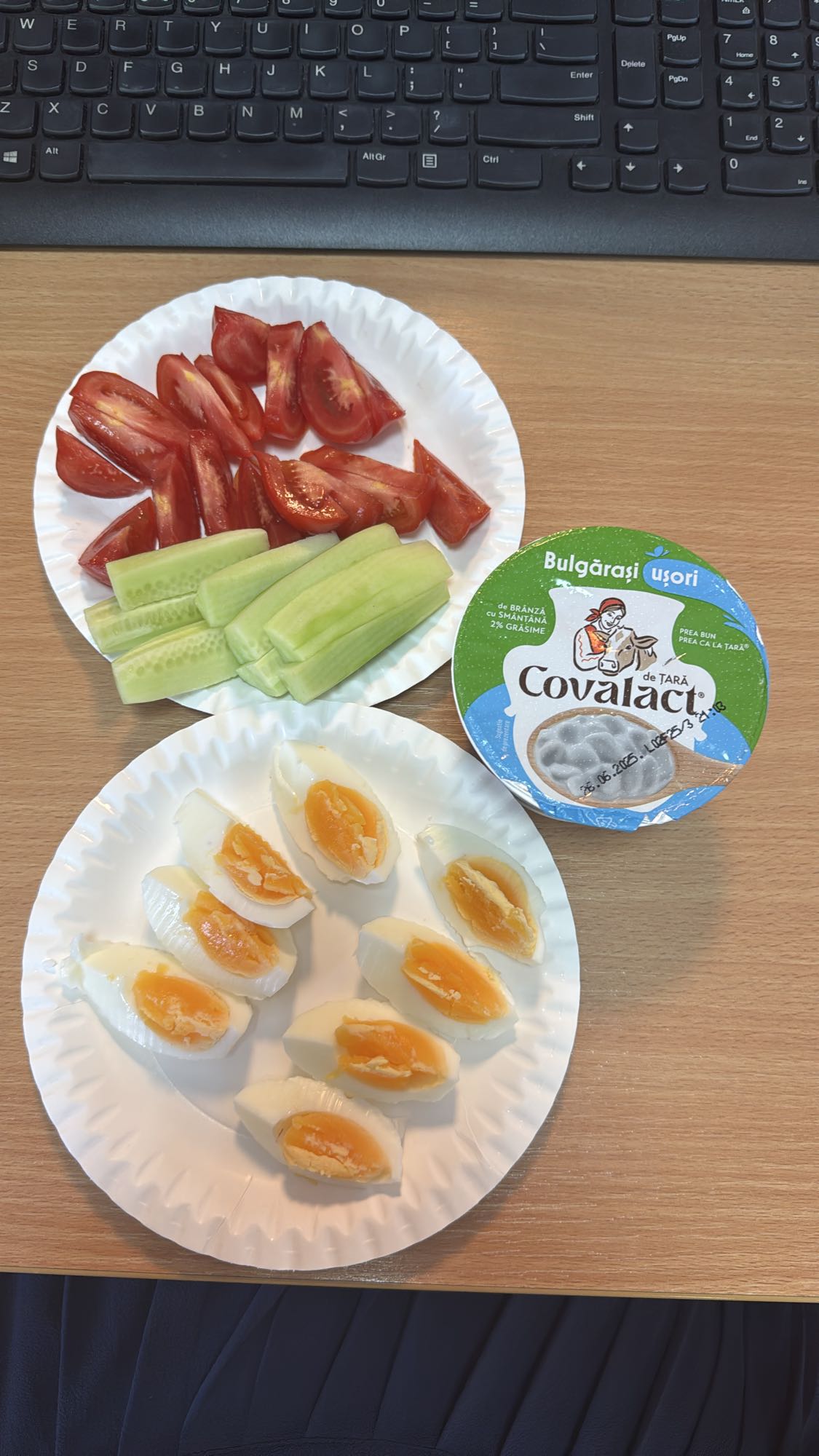 Prânz cu ouă și brânză