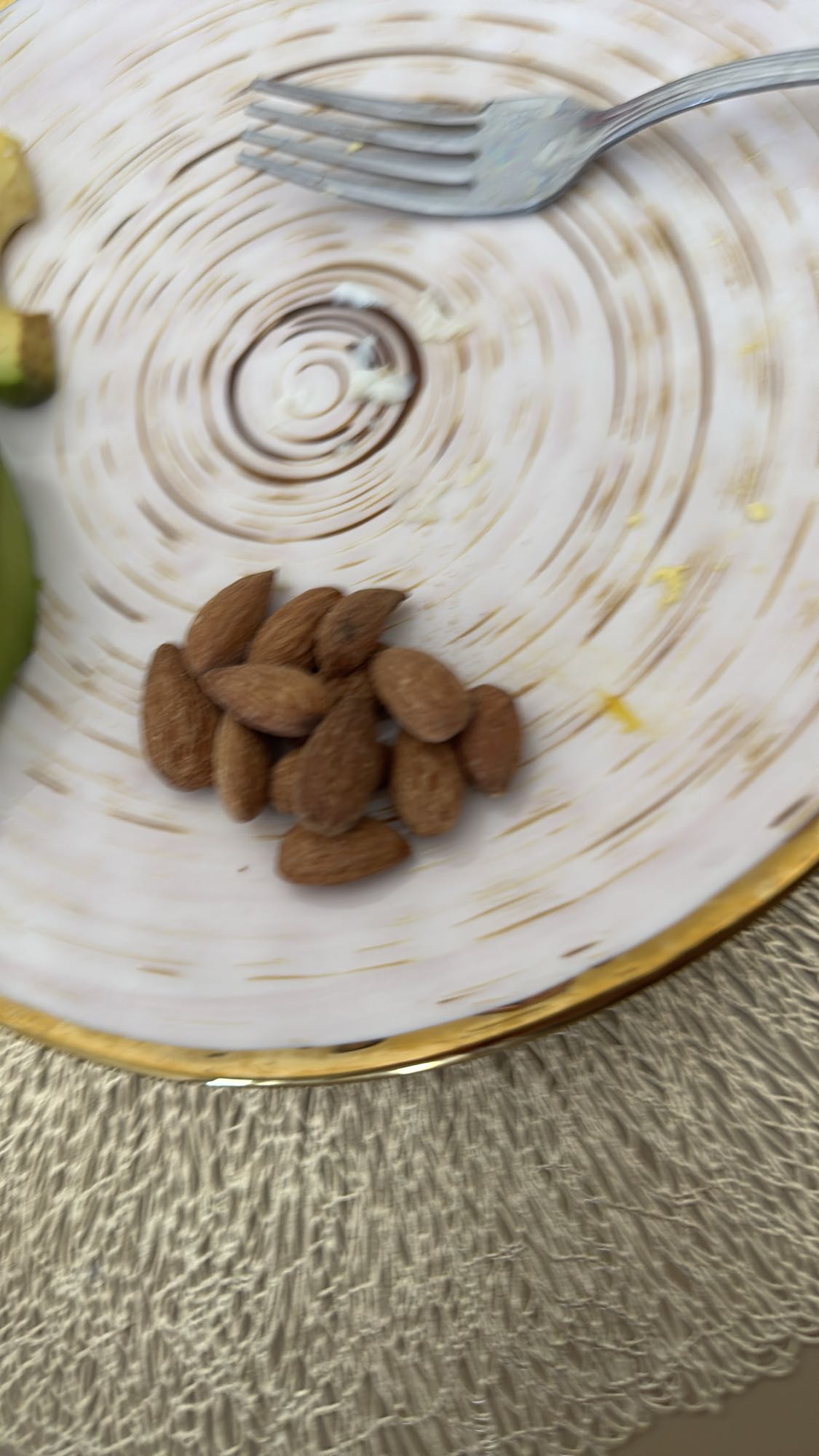 миндаль и авокадо