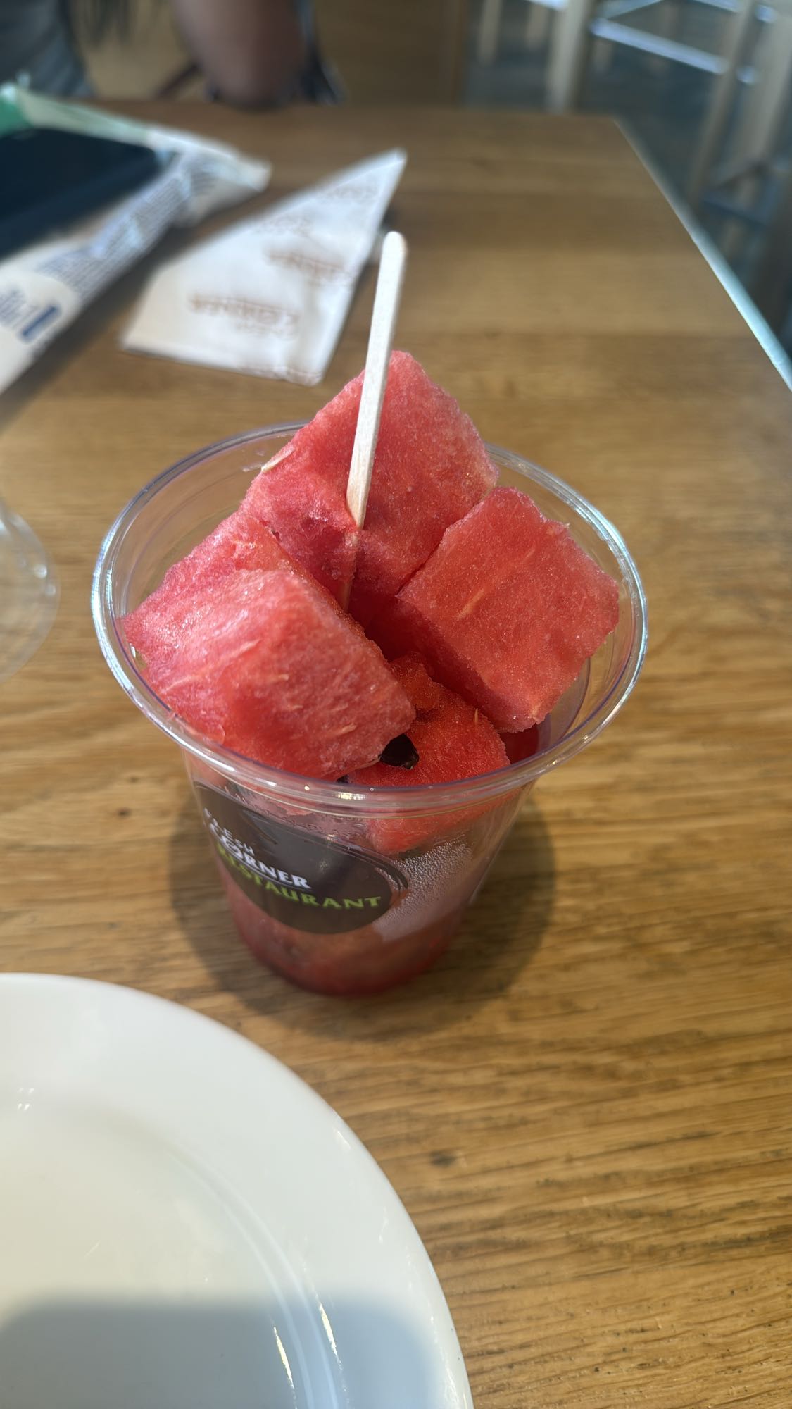 Kostka arbuza w kubku