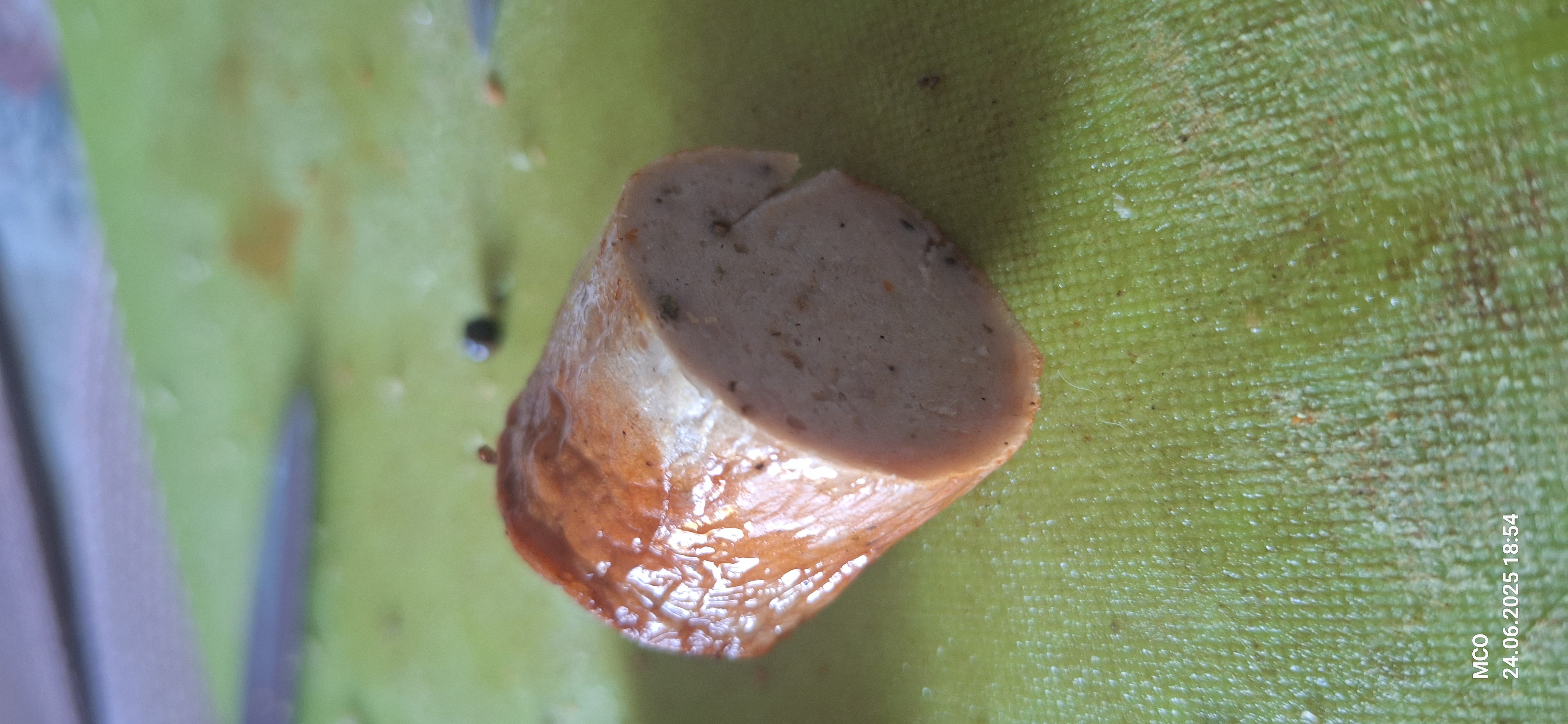 Grilled sausage piece