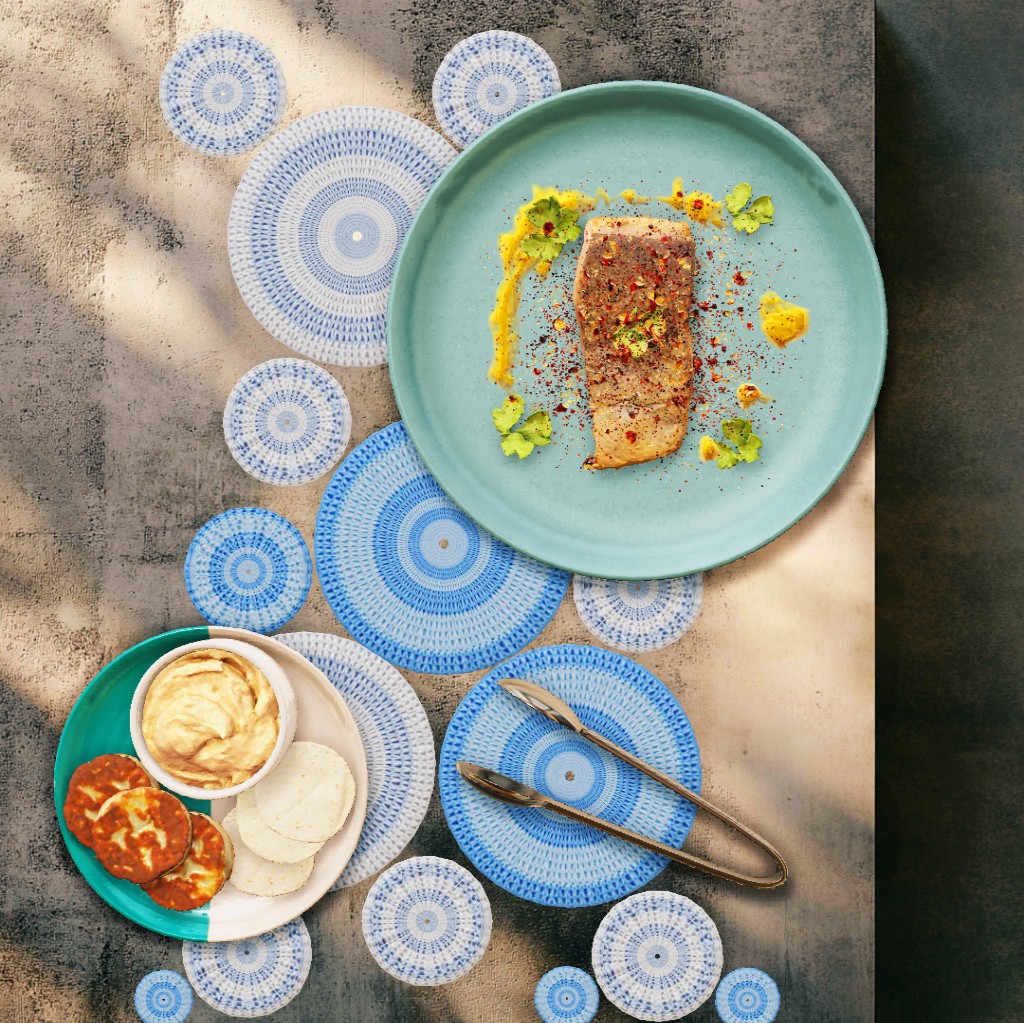 Salmon with hummus & chips