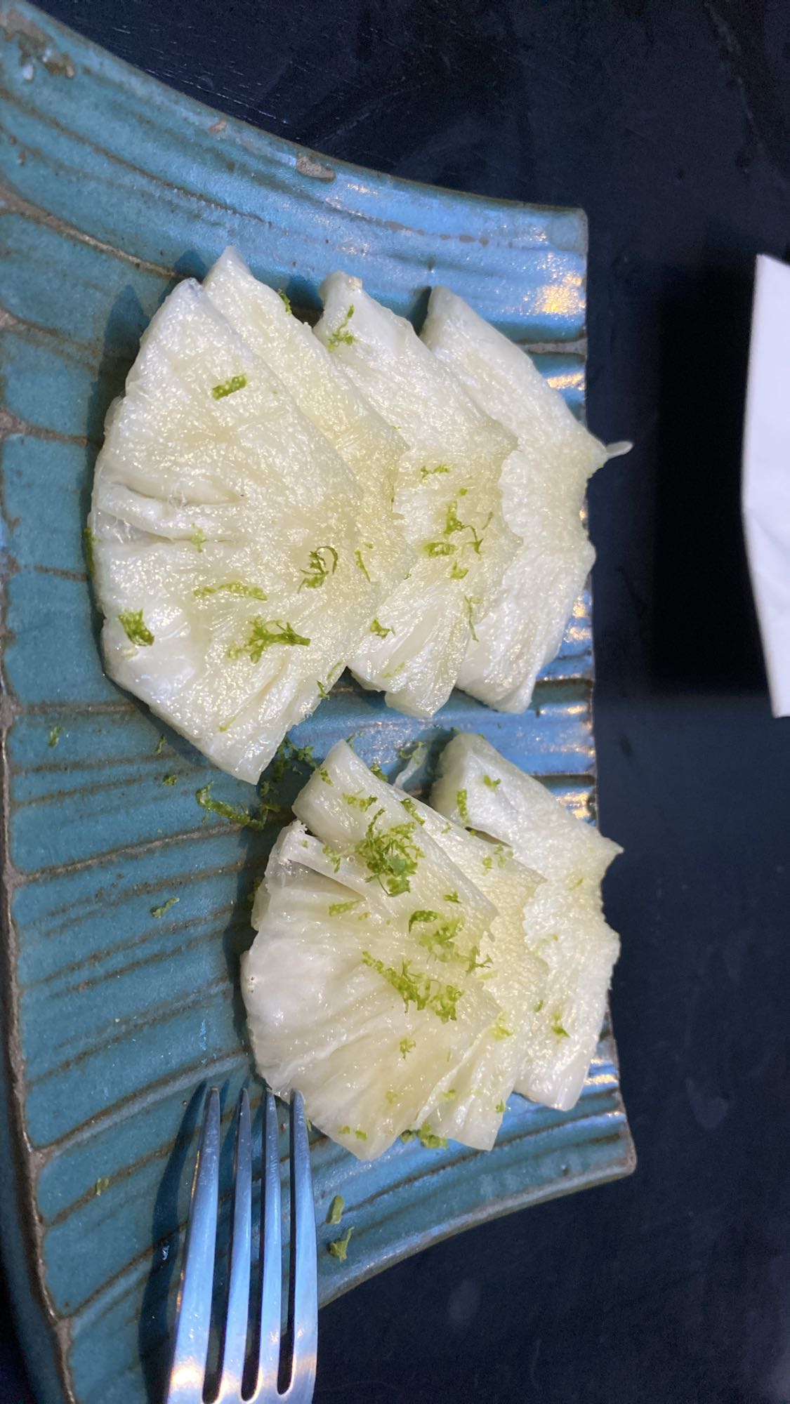 Abacaxi com raspas de limão