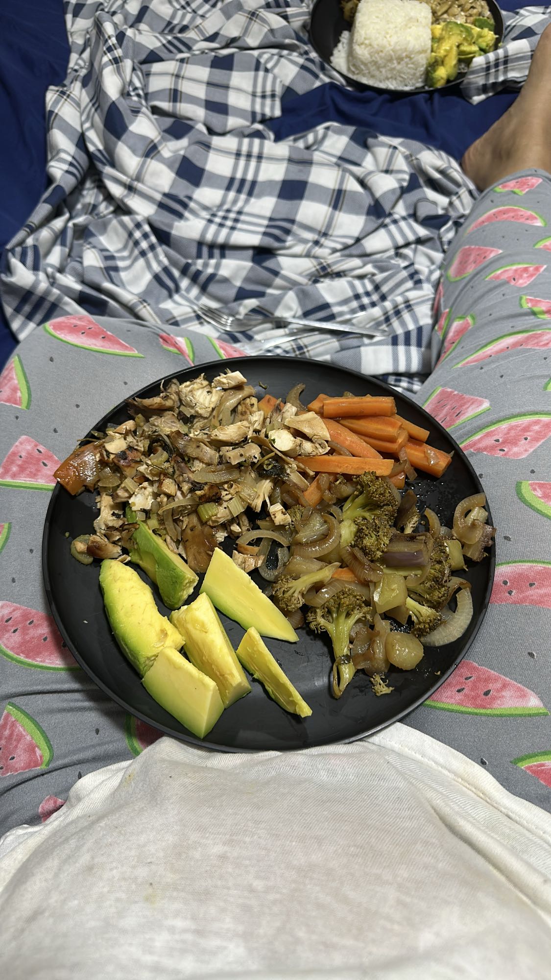 Plato de verduras y pollo