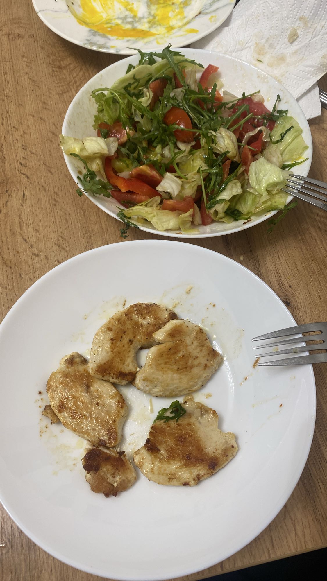 Piept de pui cu salată