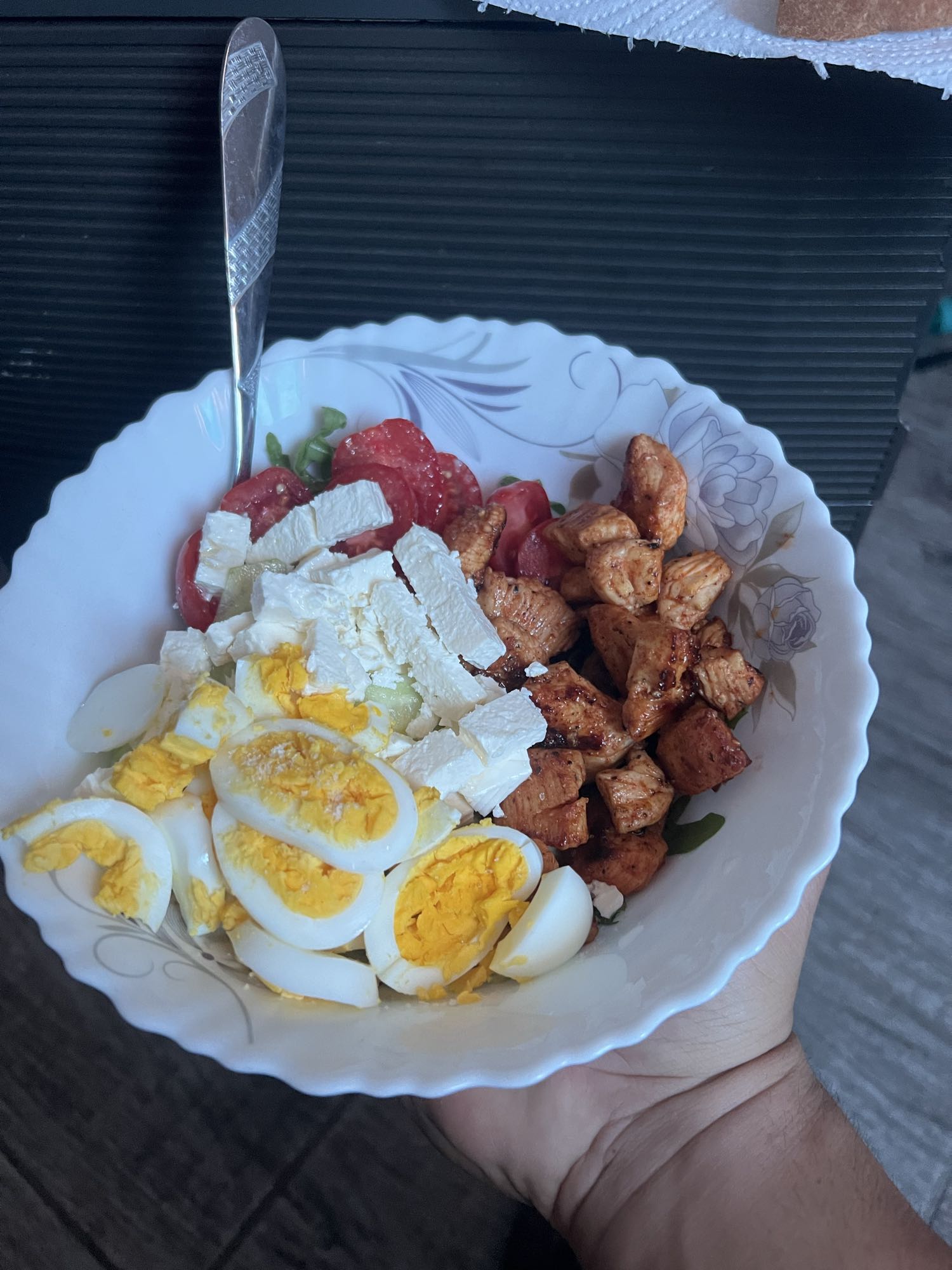 Salată cu ou și pui