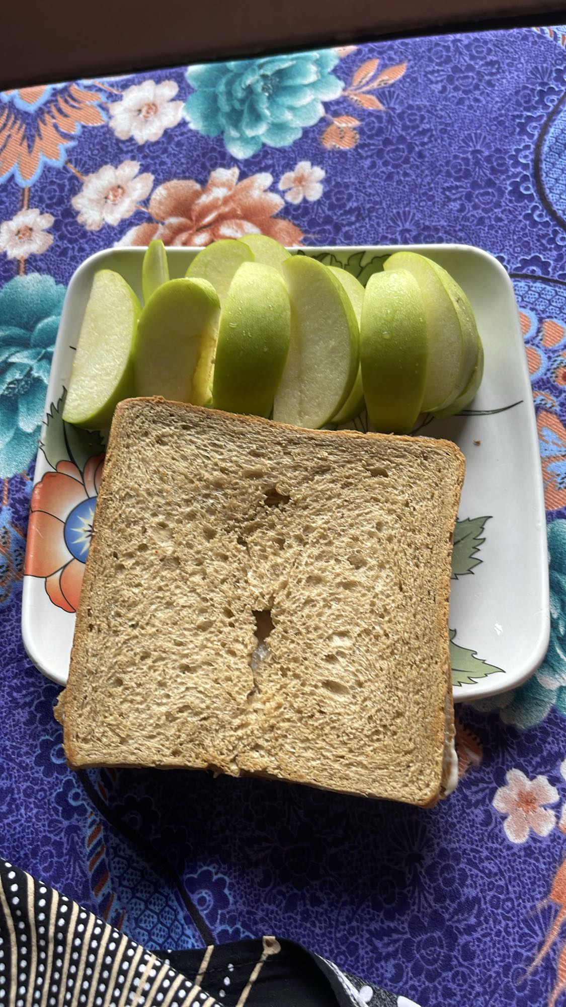 Apple Sandwich Plate