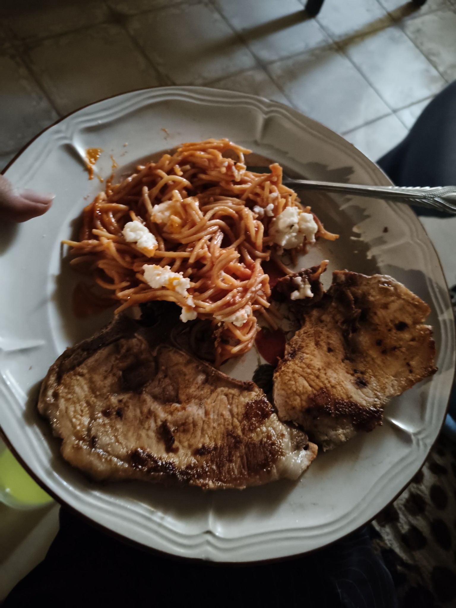 Chuleta con espagueti