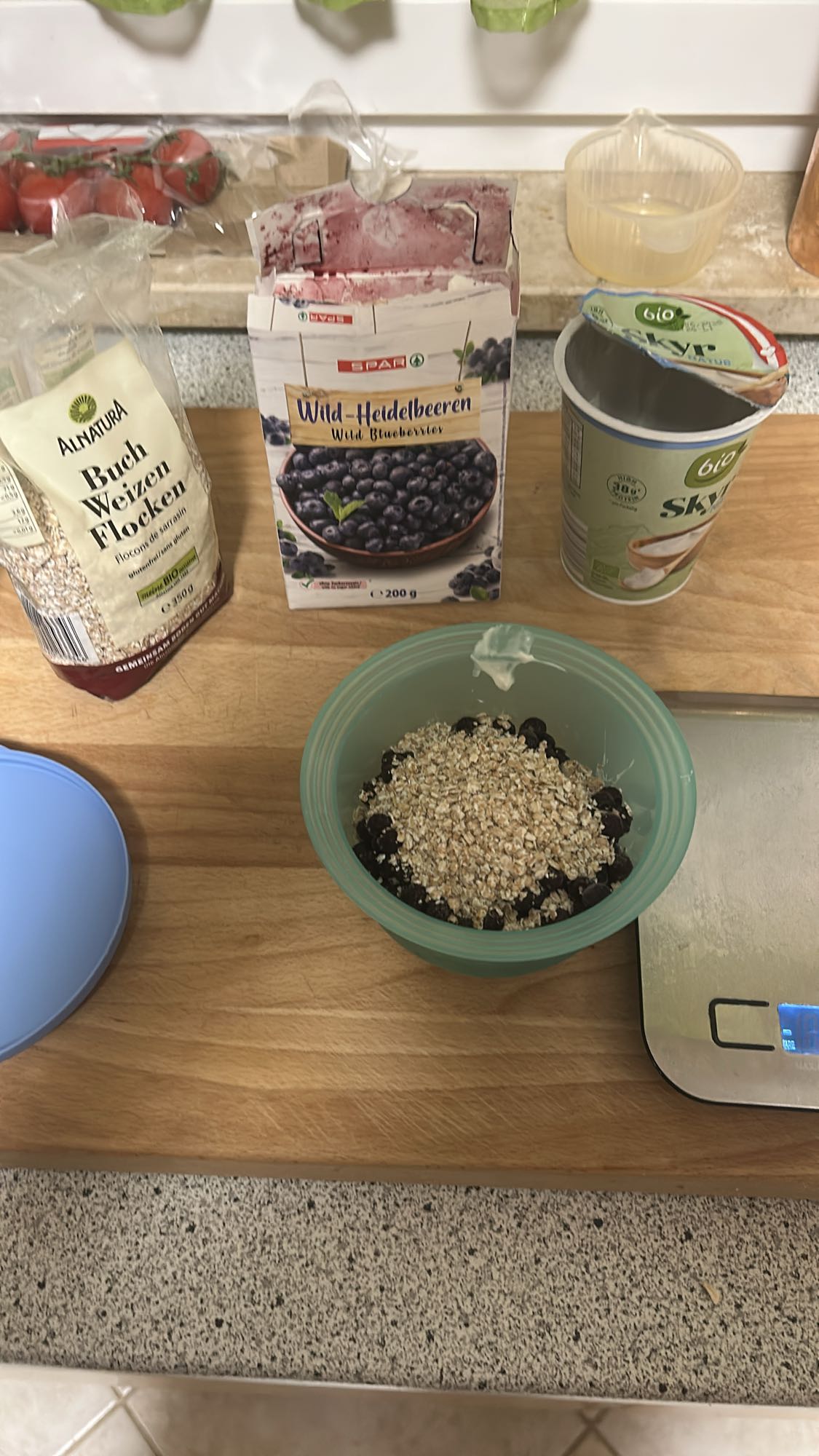 Skyr mit Beeren & Flocken