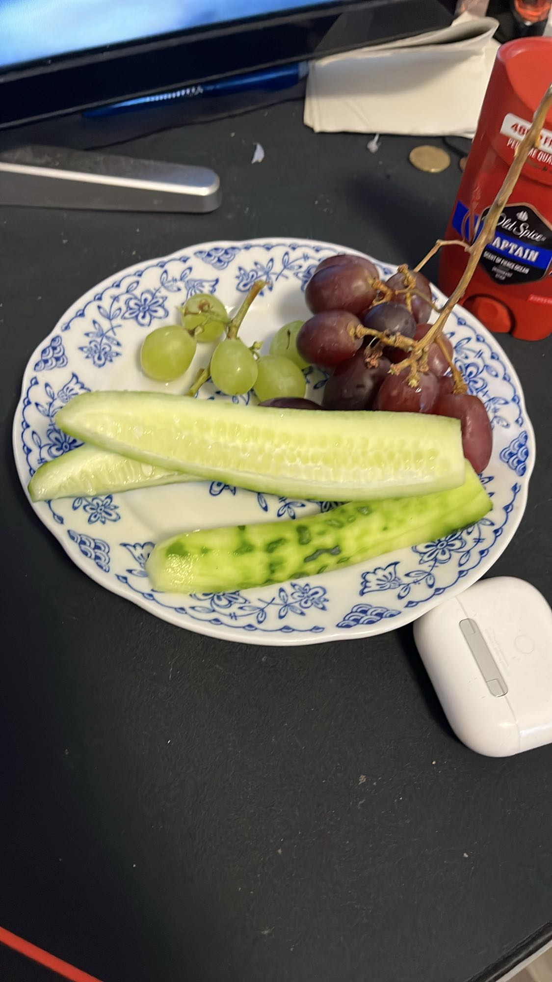 Komkommer en druiven