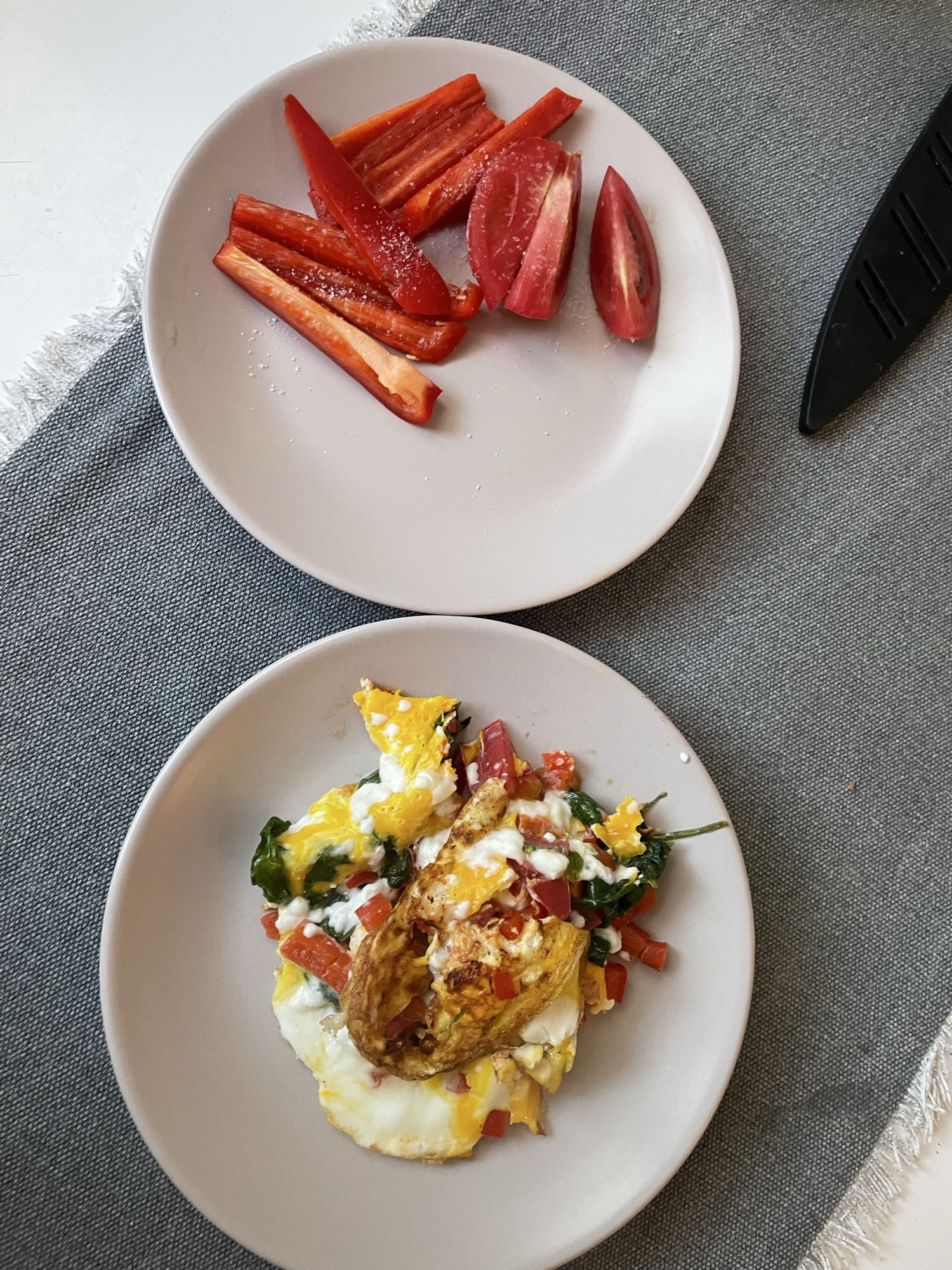 Mic dejun cu ou și legume