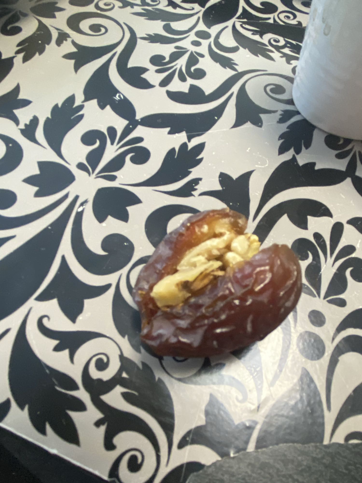 تمر محشي بالجوز