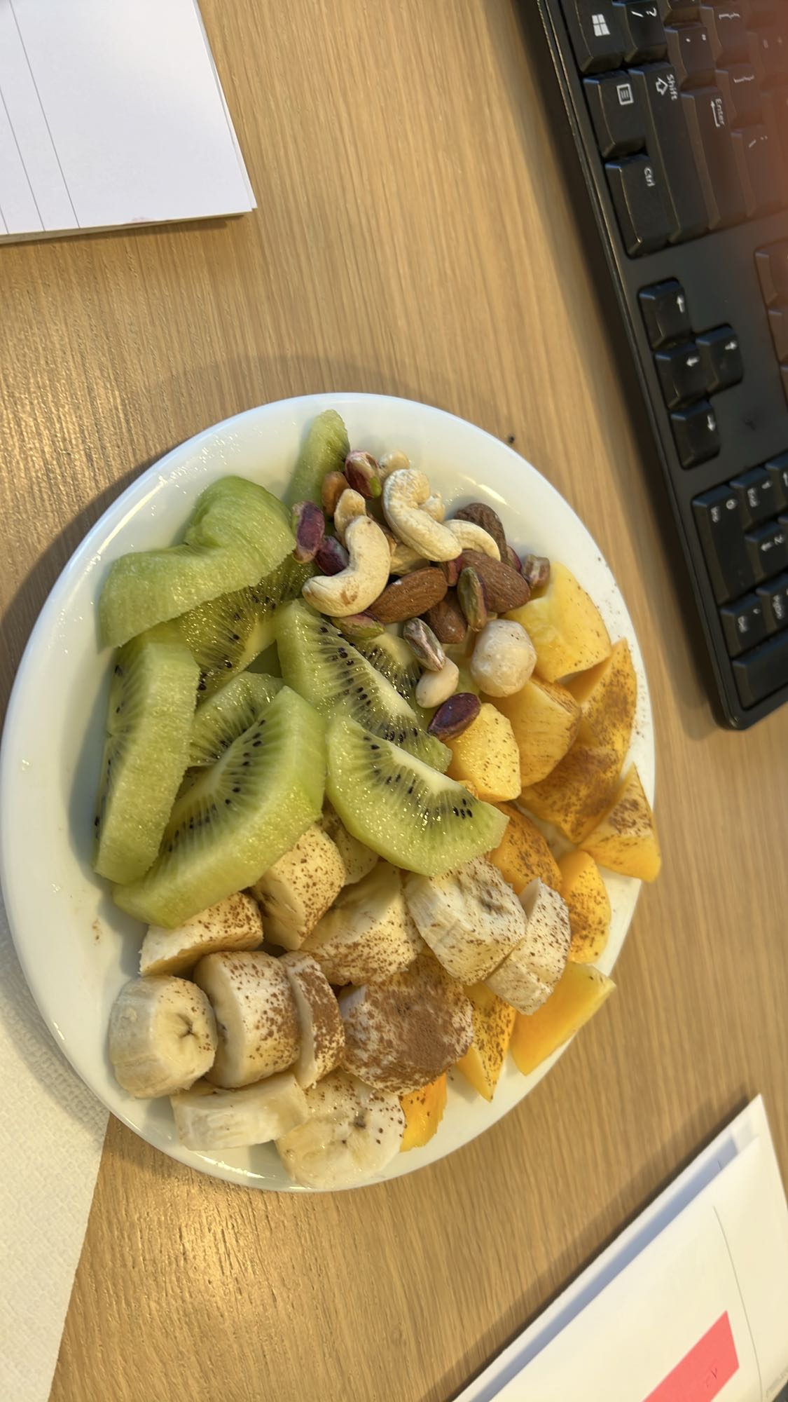 Φρουτοσαλάτα με ξηρούς καρπούς