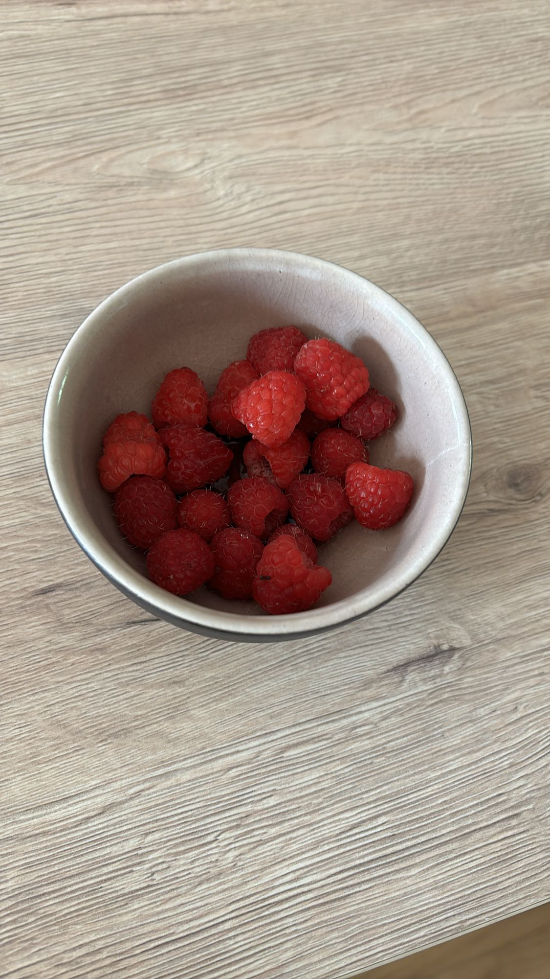 Bol de framboises fraîches