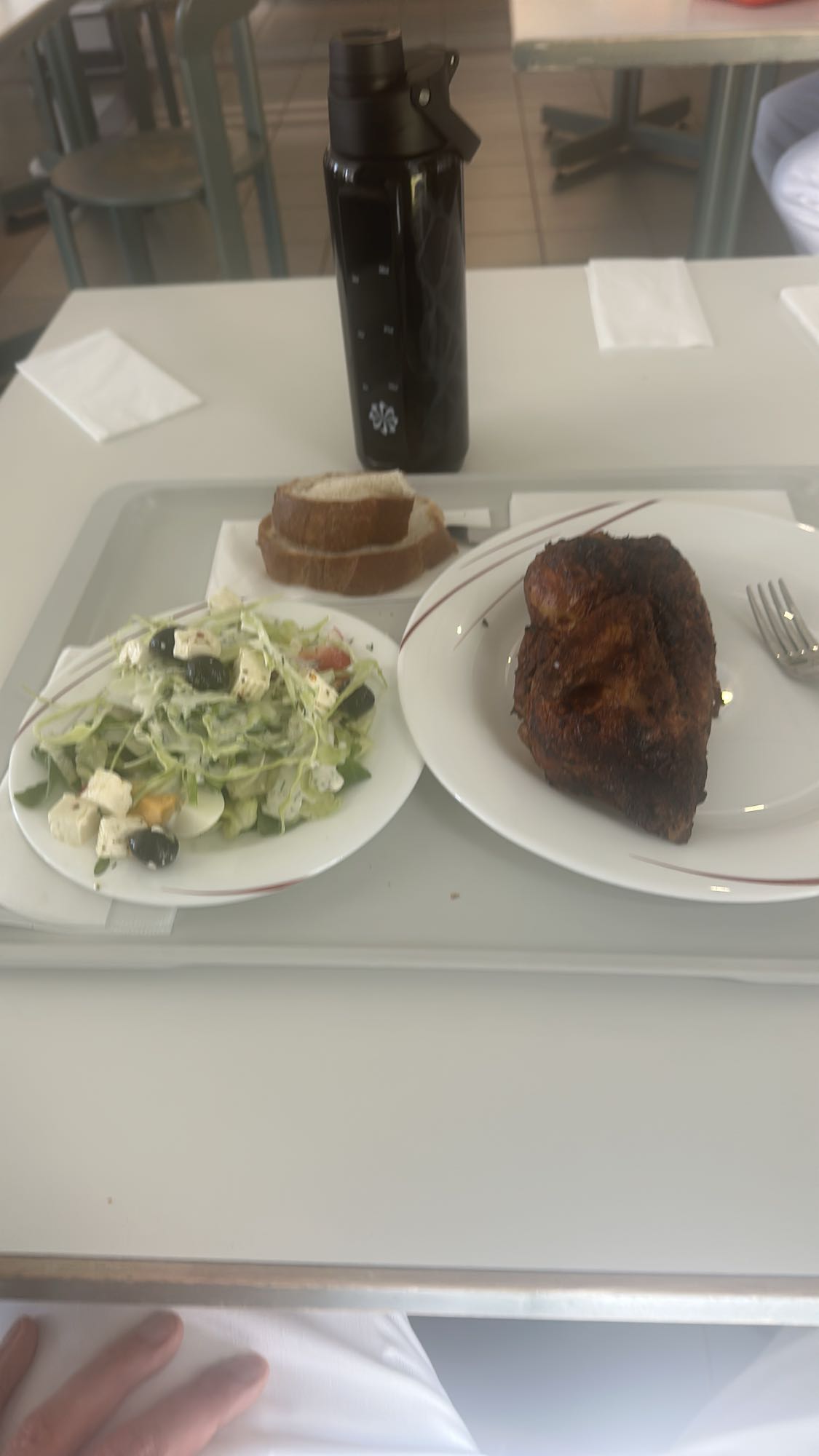 Grillhähnchen mit Salat