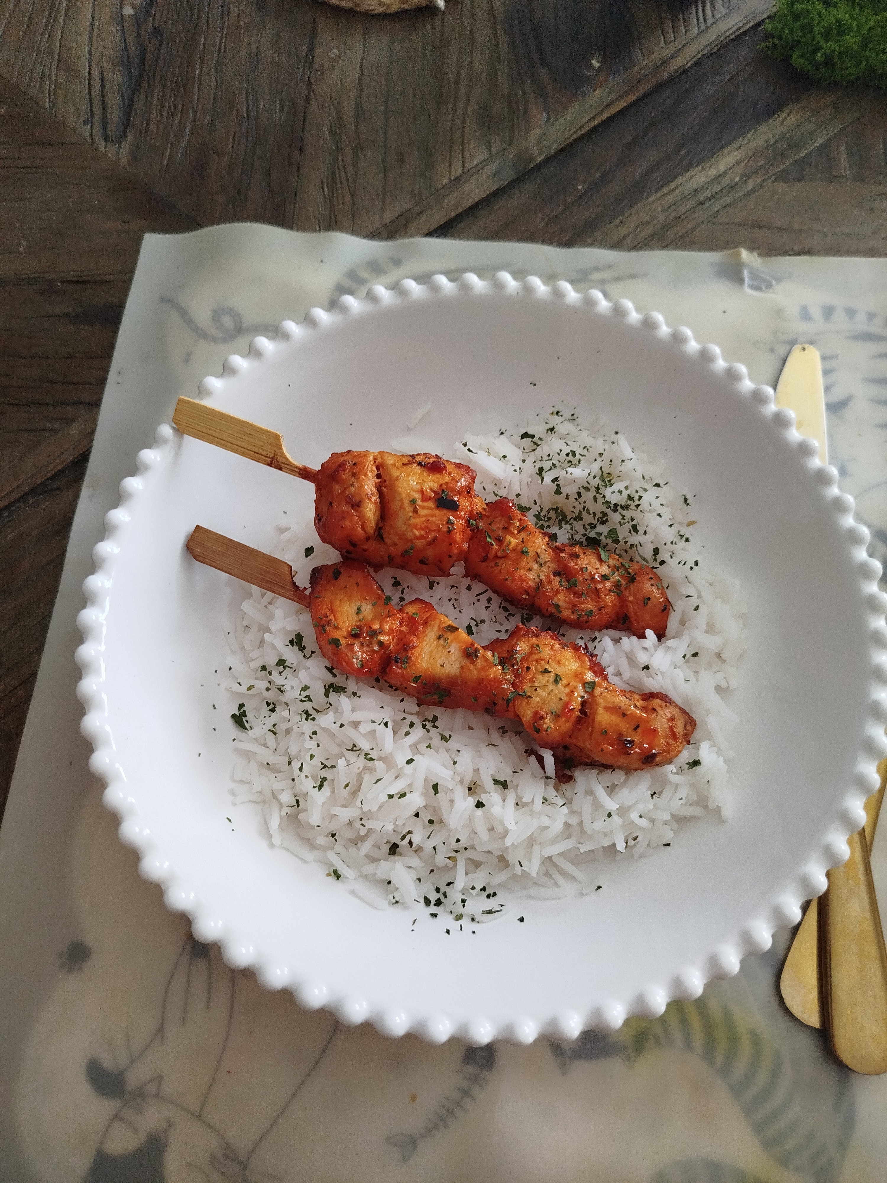 Brochetas con arroz