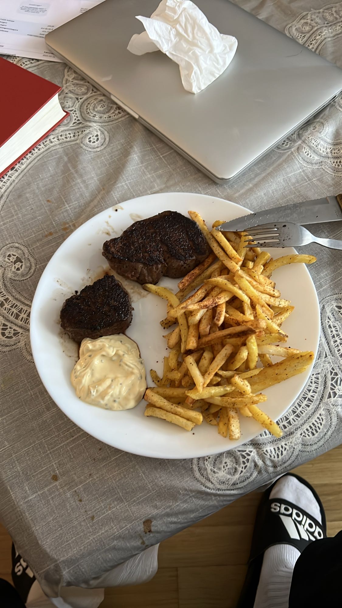 Biff med pommes & sås