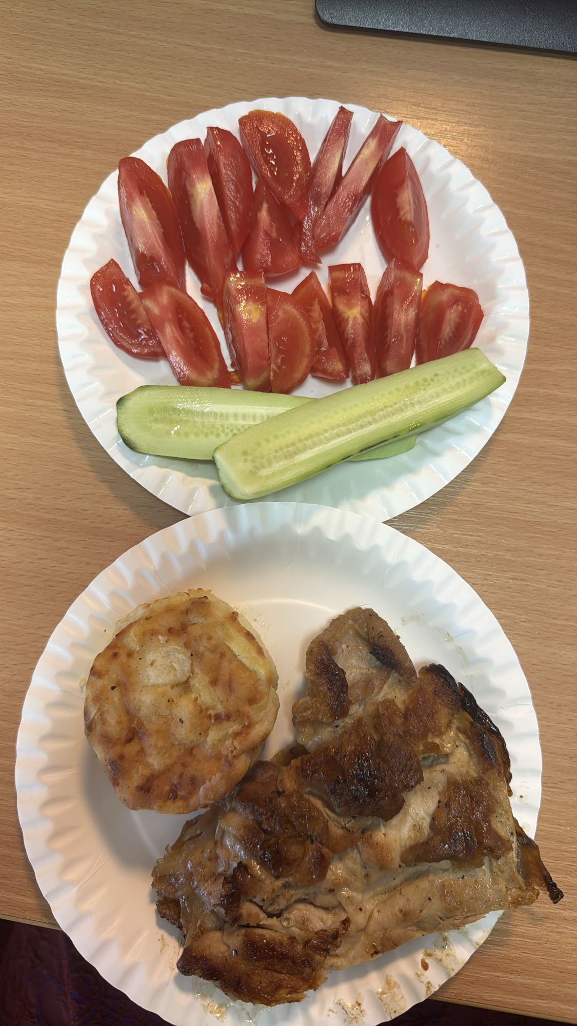 Pulpa de pui la grătar cu legume și cartof gratinat