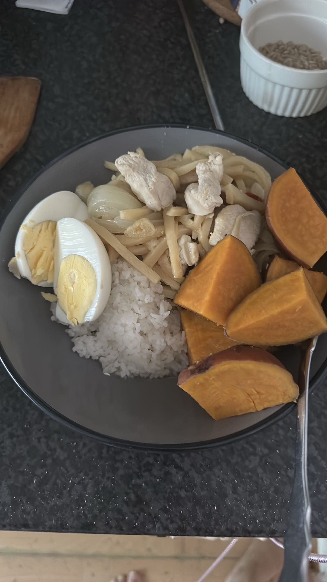 Kip met rijst en zoete aardappel