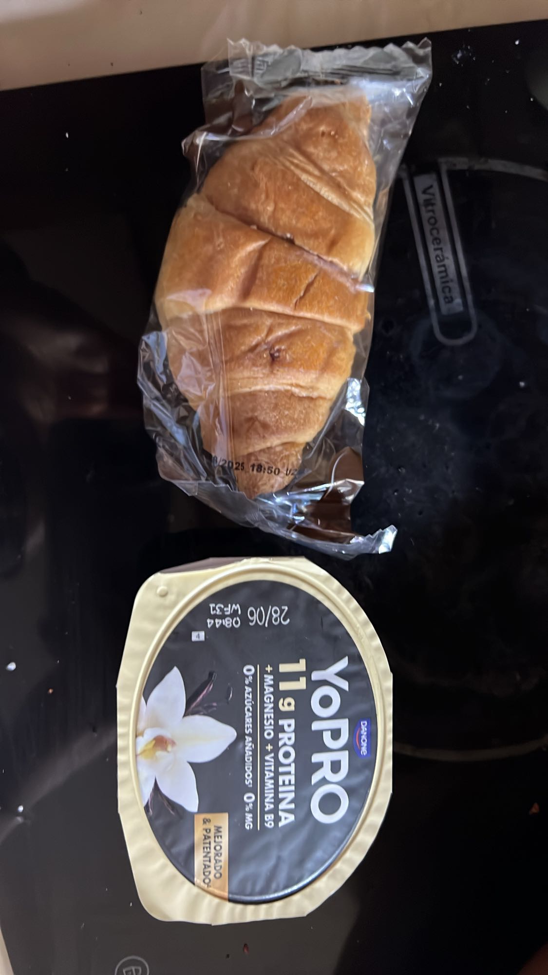 Croissant y yogur YoPRO