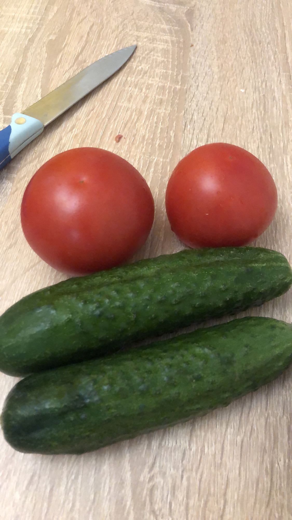 Огурцы и помидоры