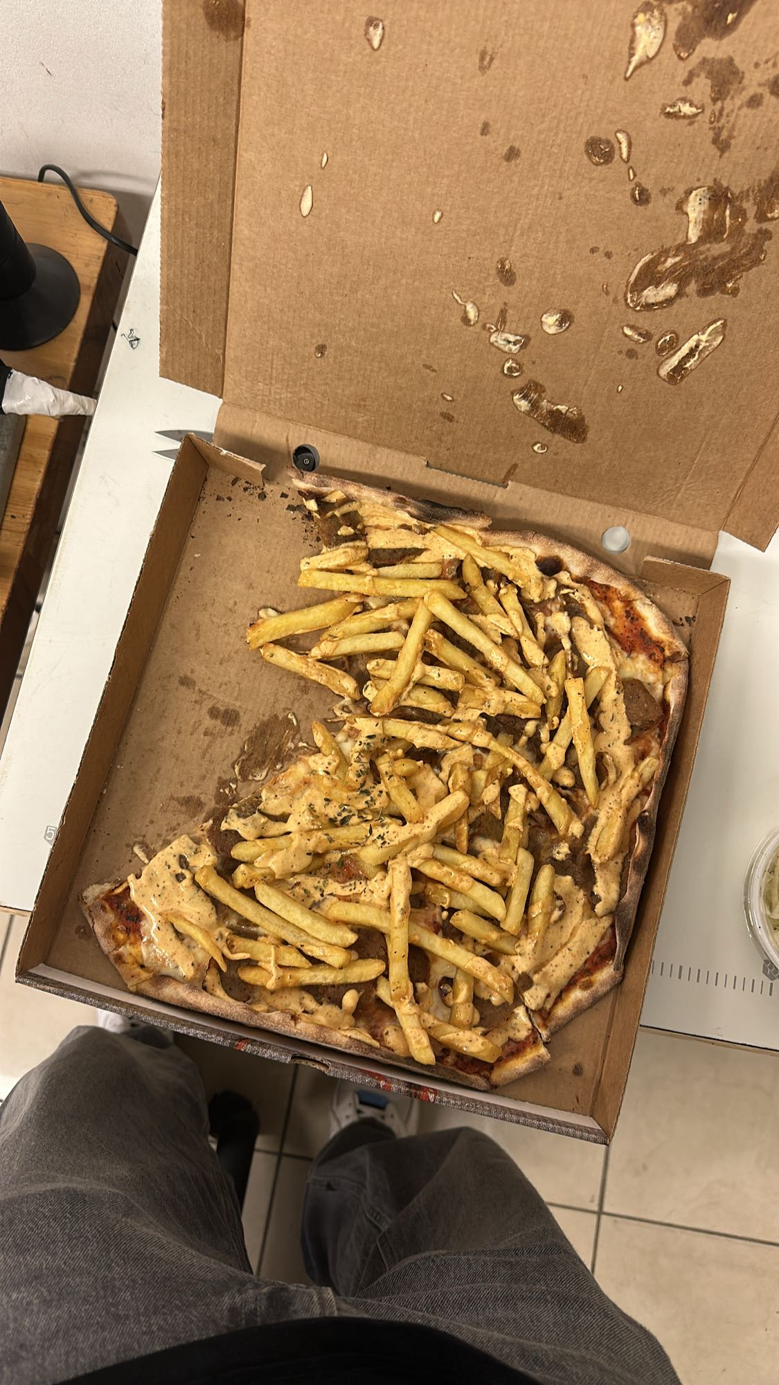 Pizza med pommes frites
