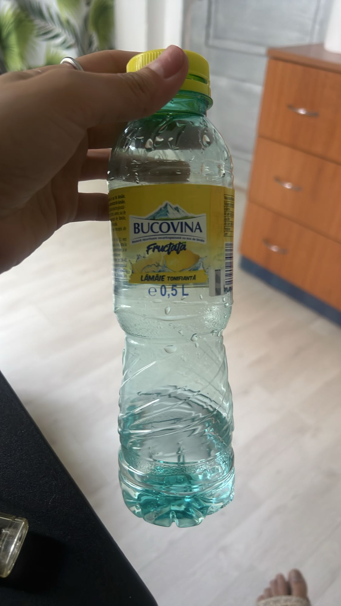 Apă cu aromă de lămâie