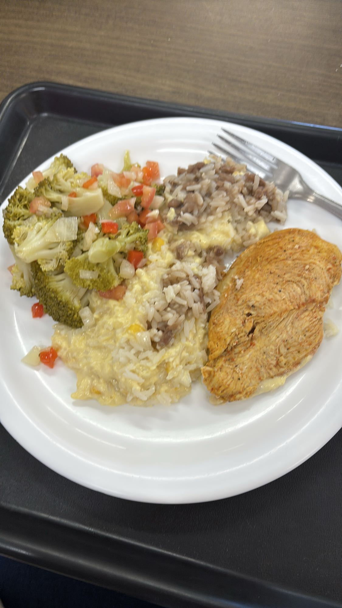 Frango com arroz e legumes