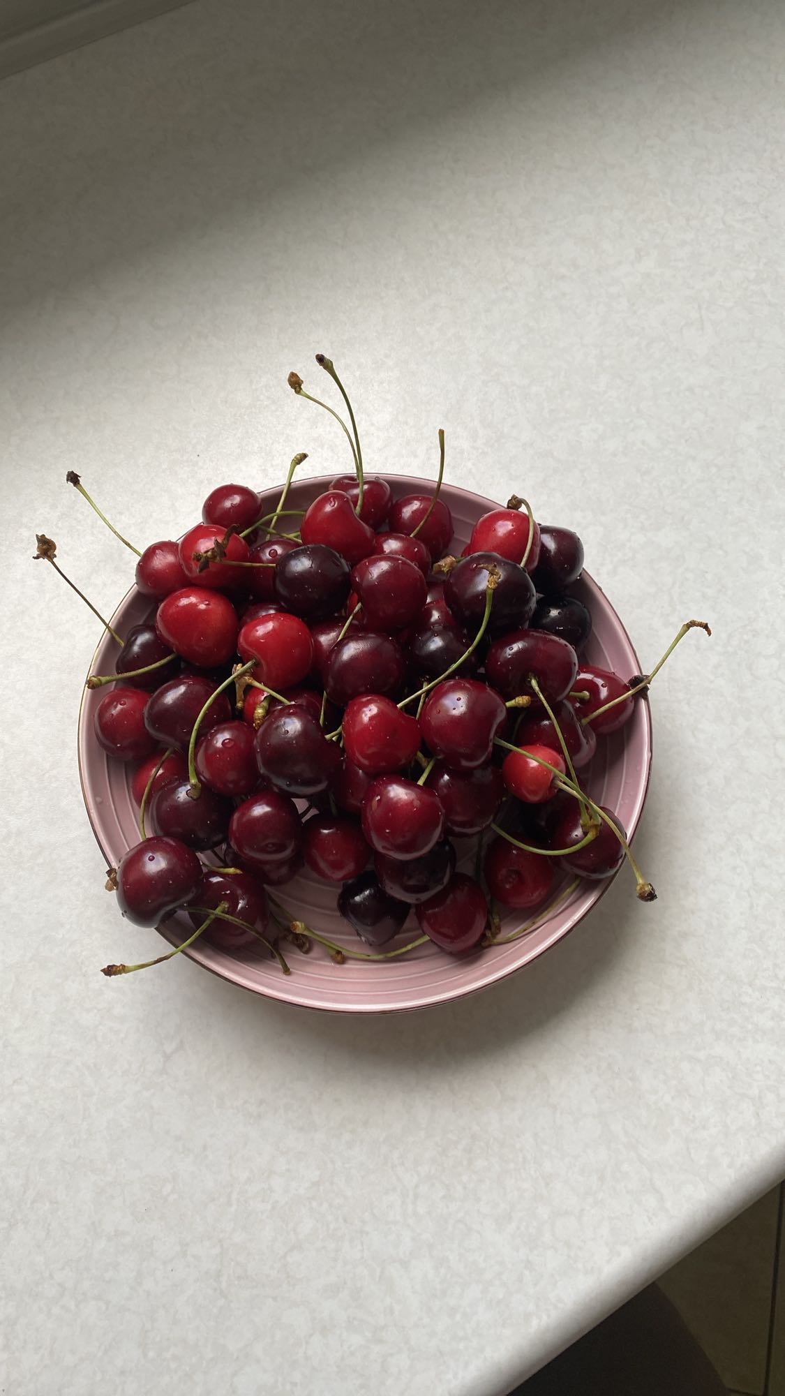 Тарілка черешні