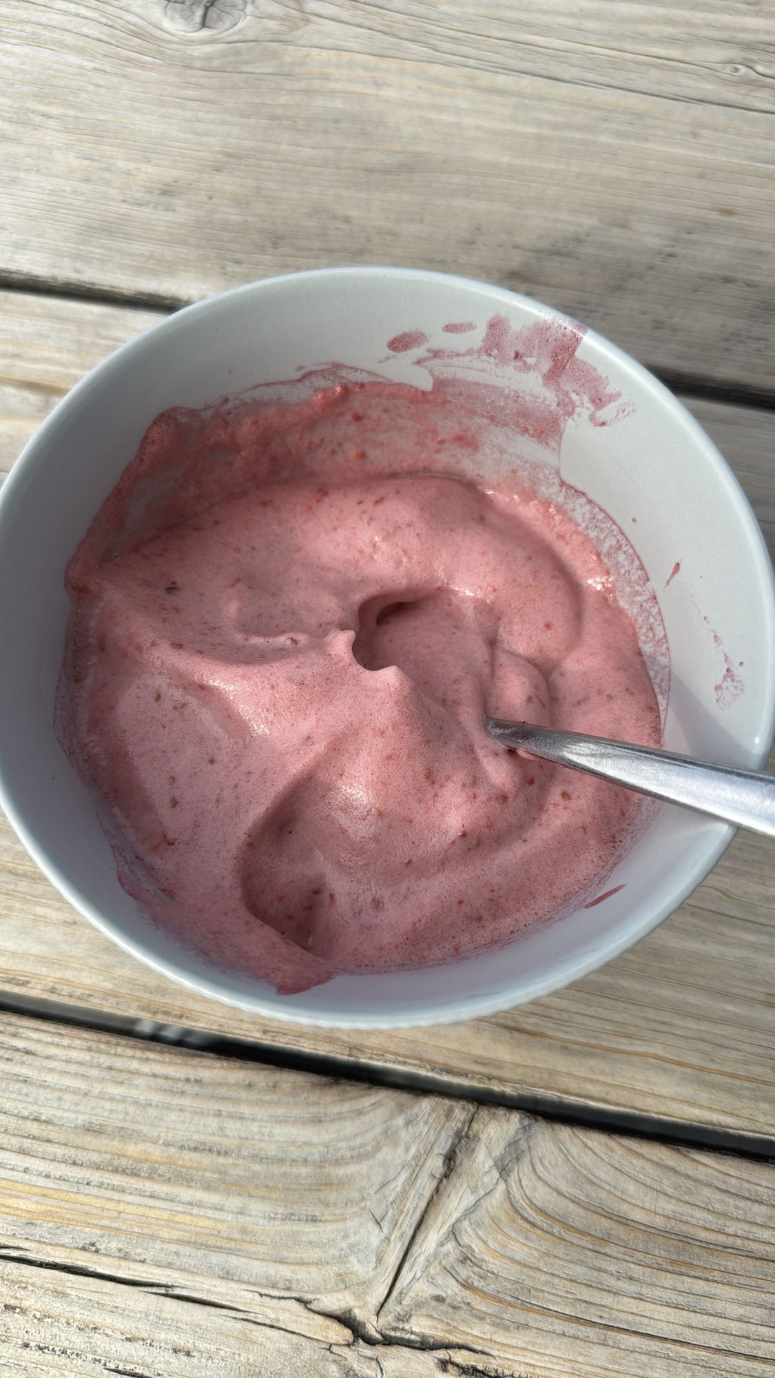 Beeren-Smoothie-Bowl mit Himbeer Fluff