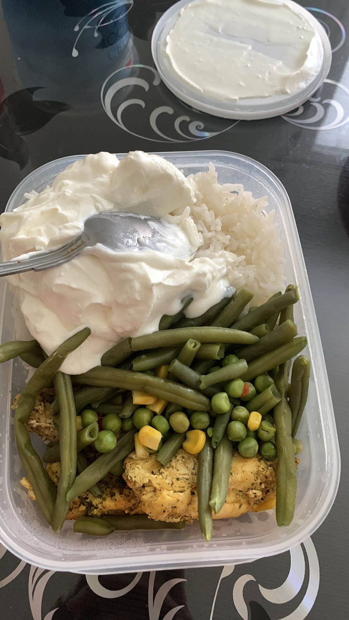 Kyckling med ris och yoghurt