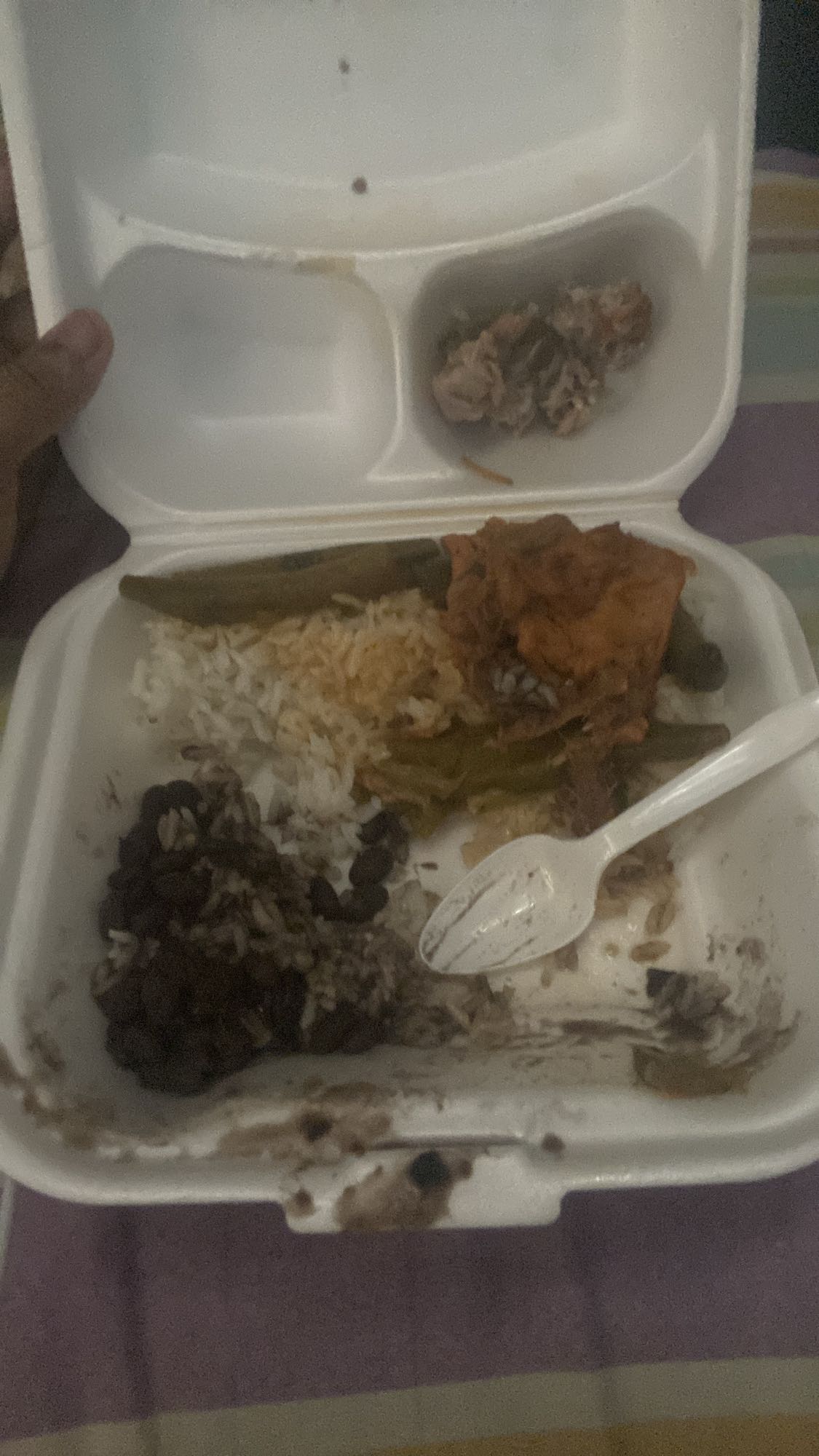 Pollo con arroz y frijoles