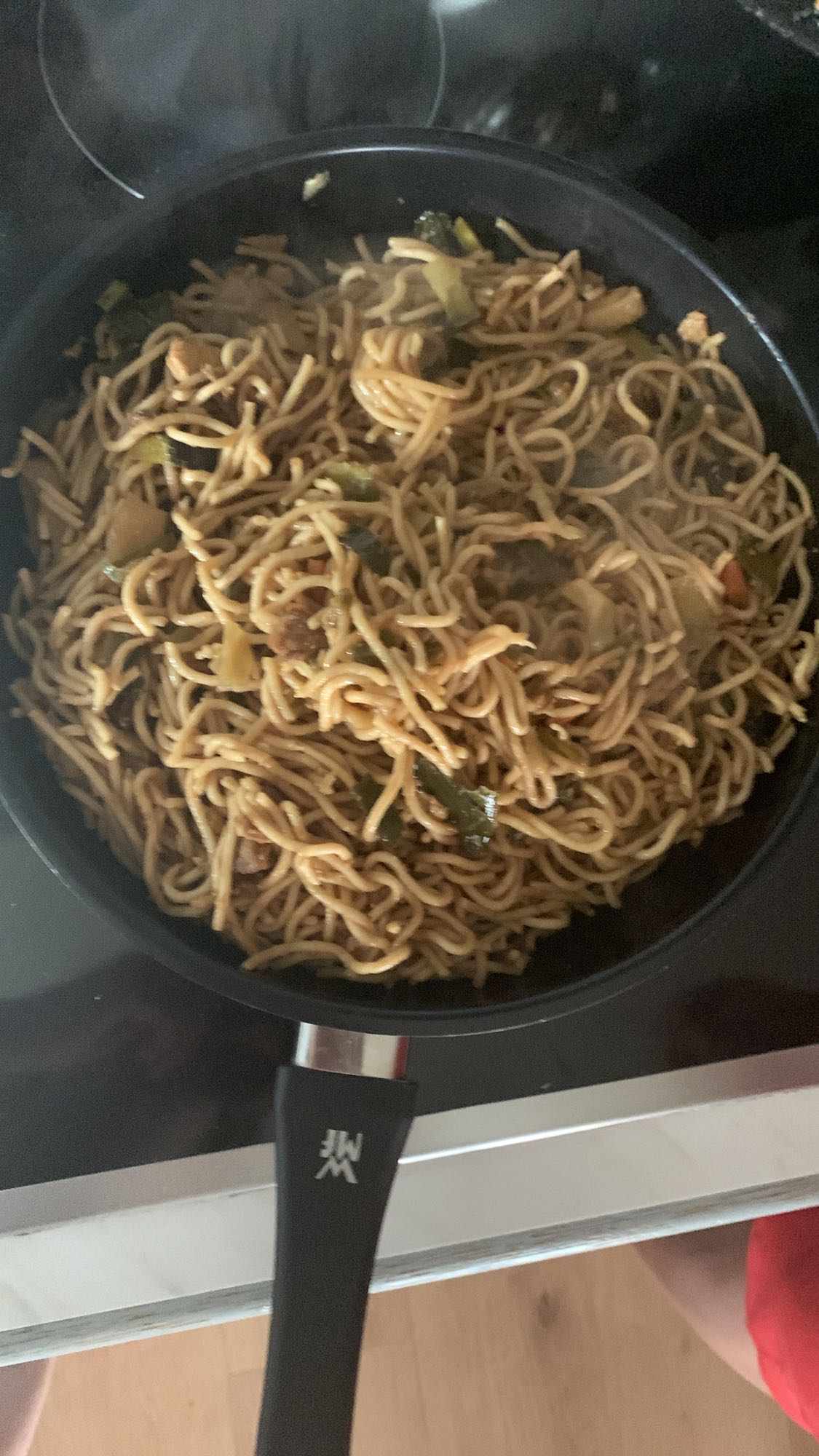 Gebratene Nudeln mit Gemüse