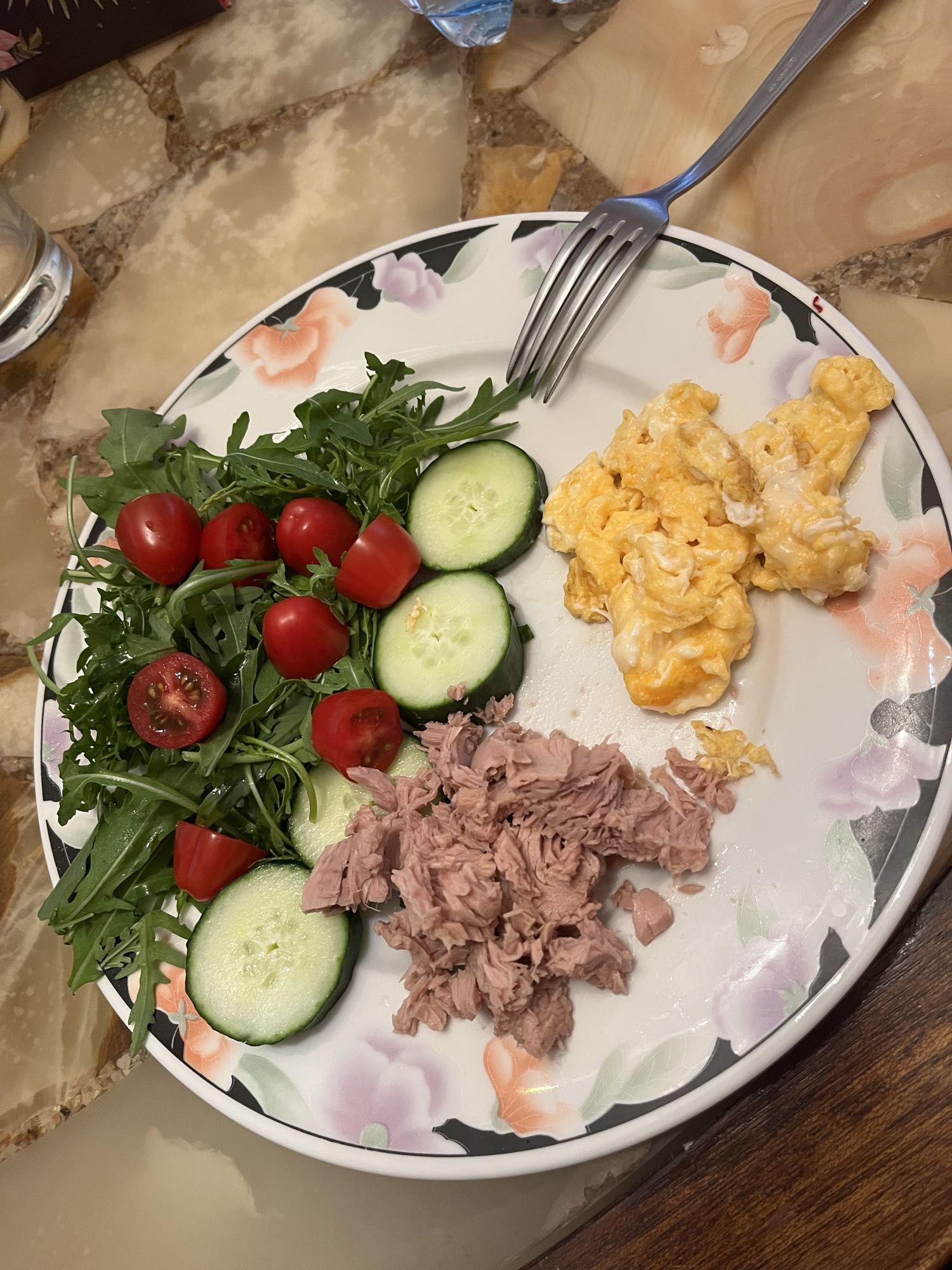 Ensalada con atún y huevo