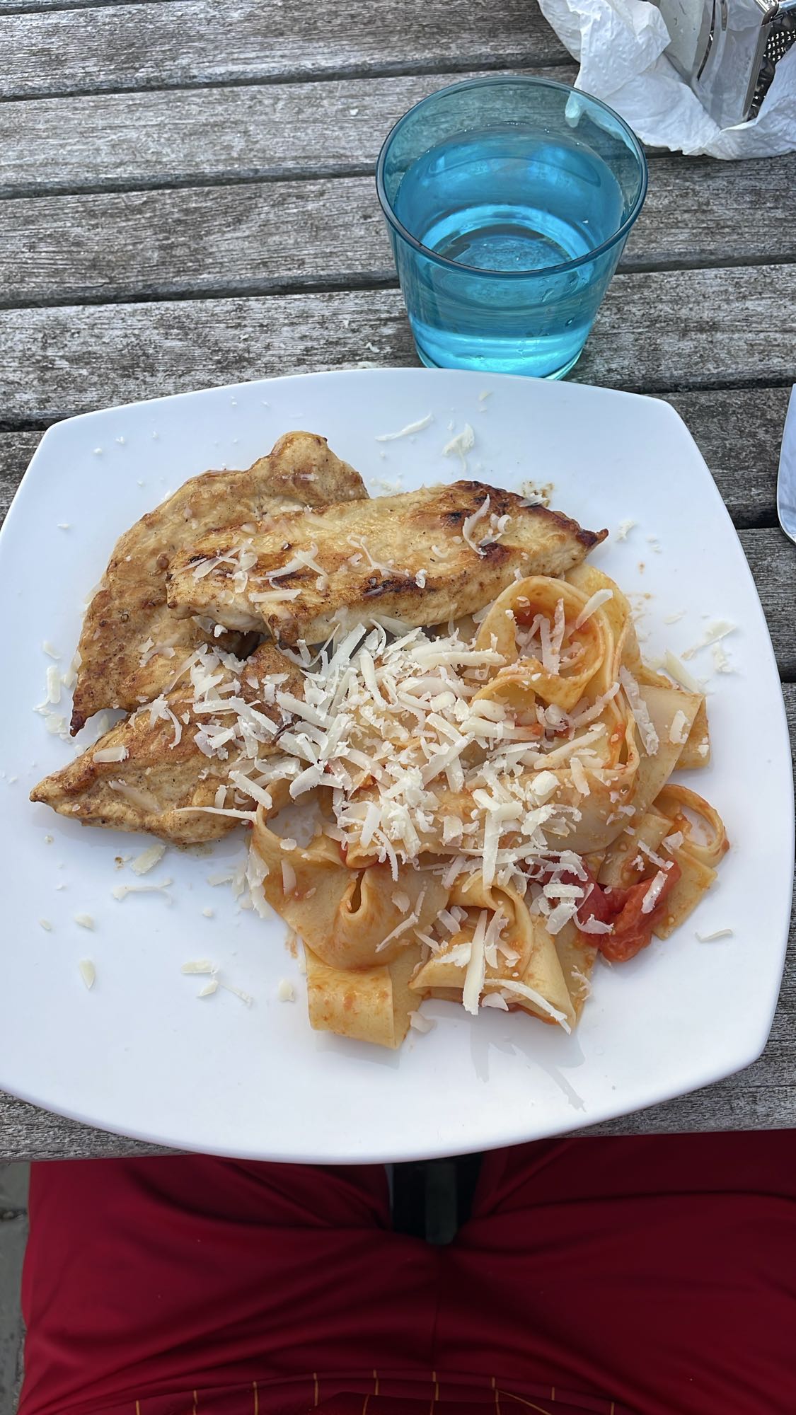 Poulet grillé et pâtes