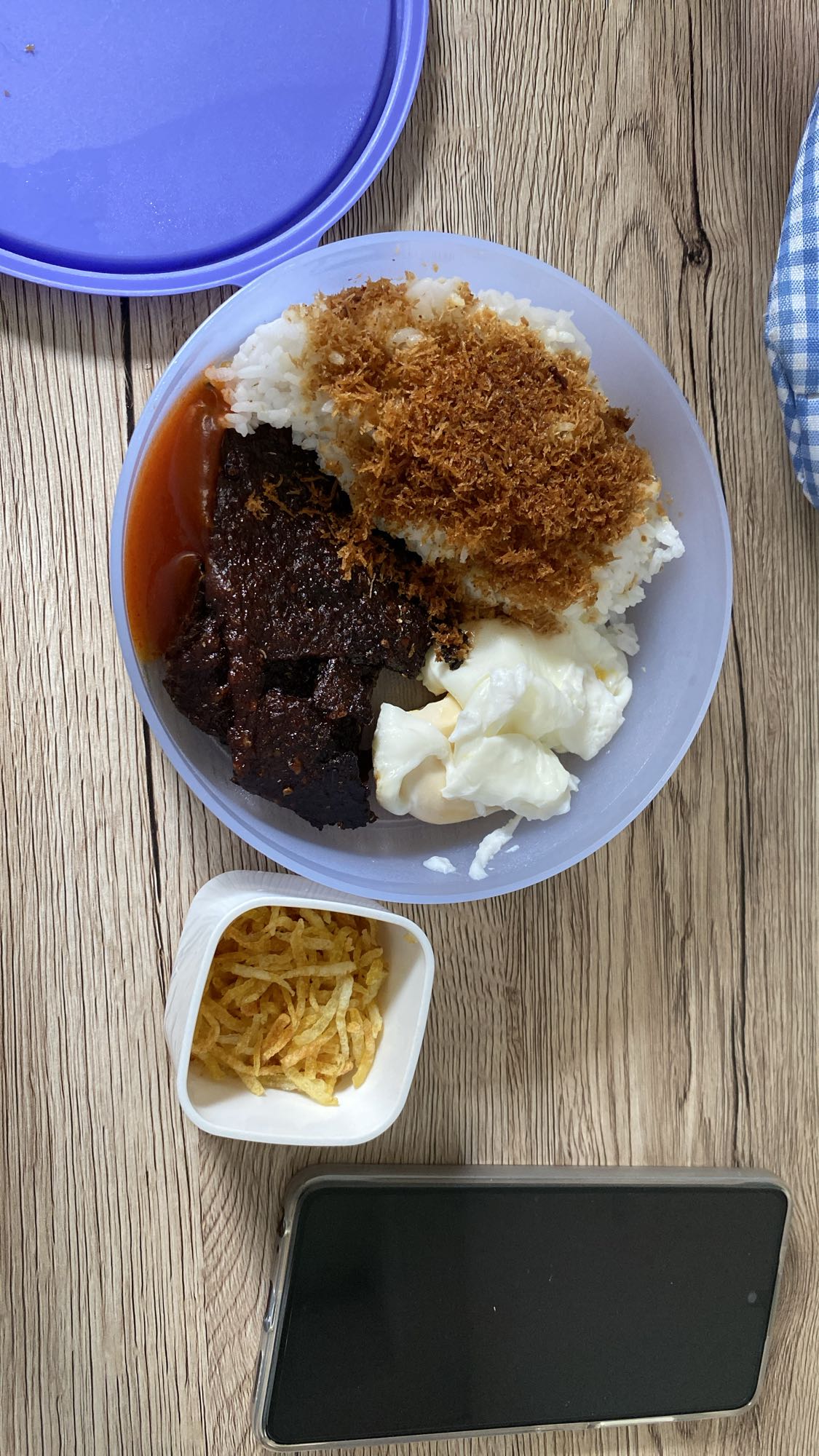 Nasi rendang telur kentang