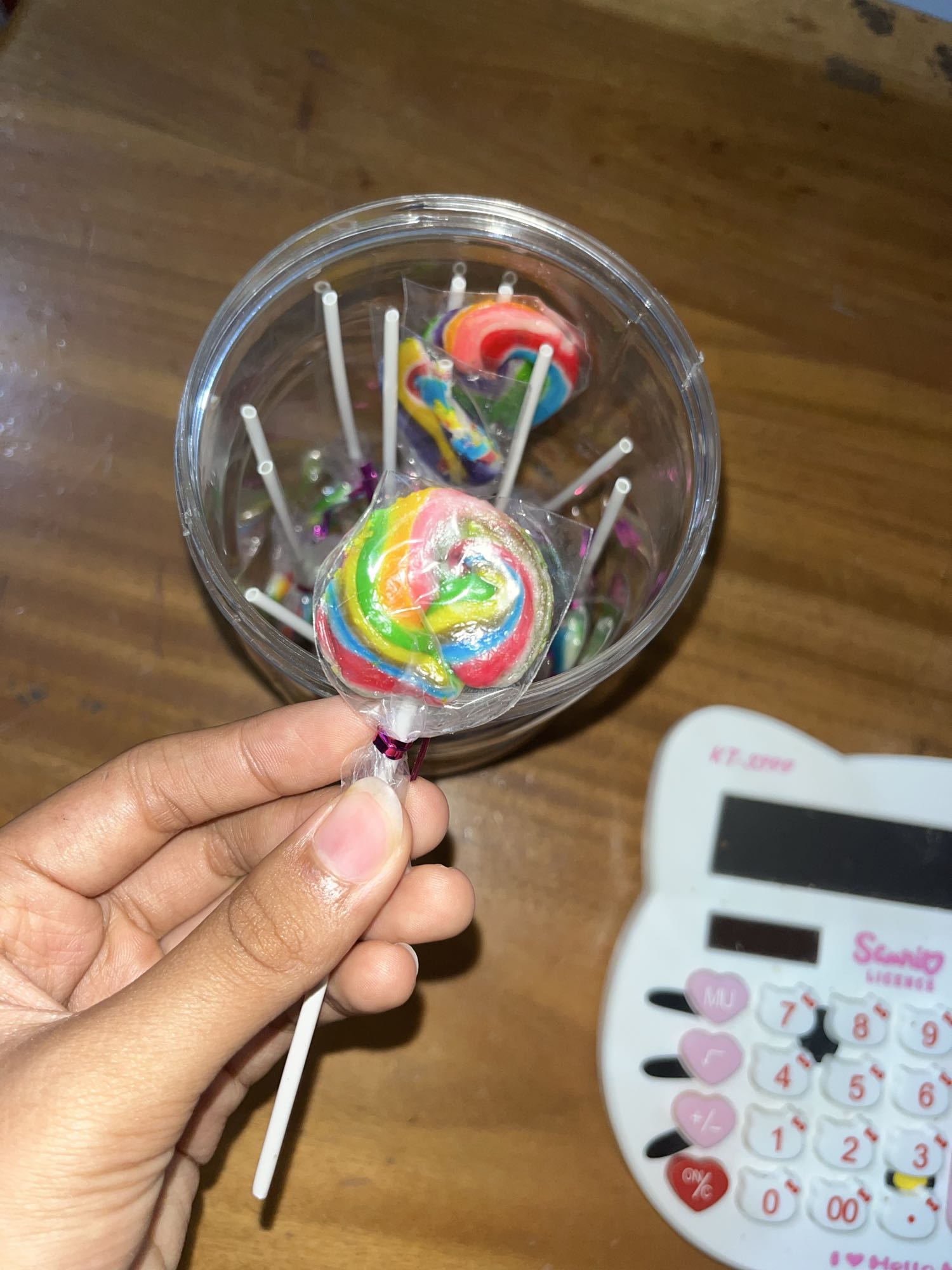 Permen lolipop warna-warni