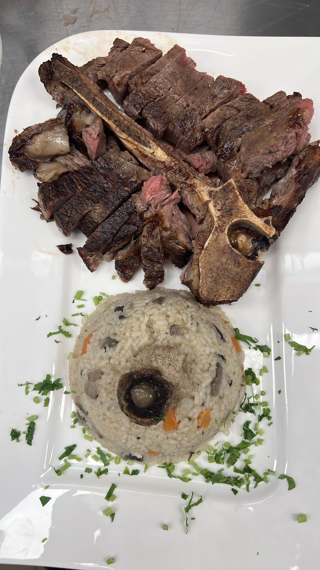 Friptură cu orez și ciuperci