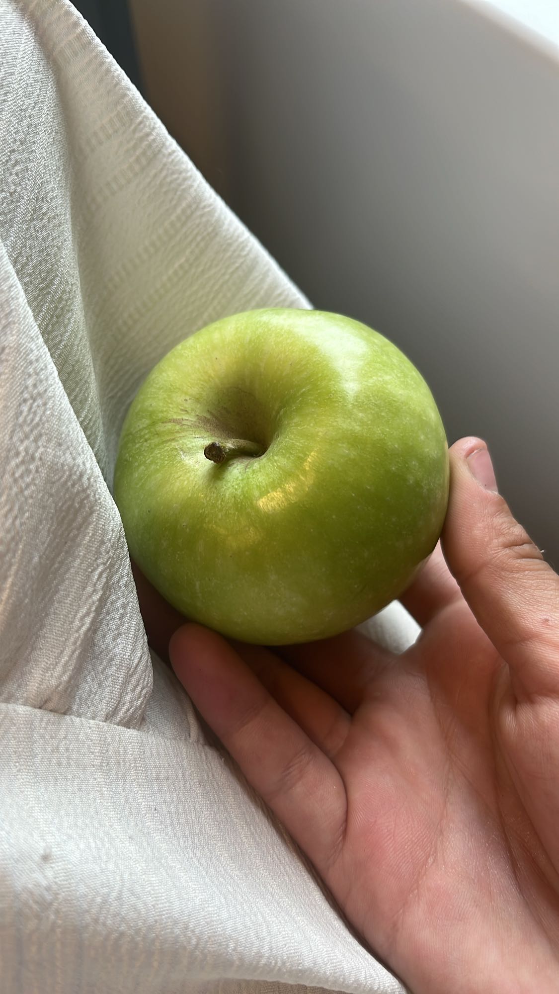 Pomme verte entière