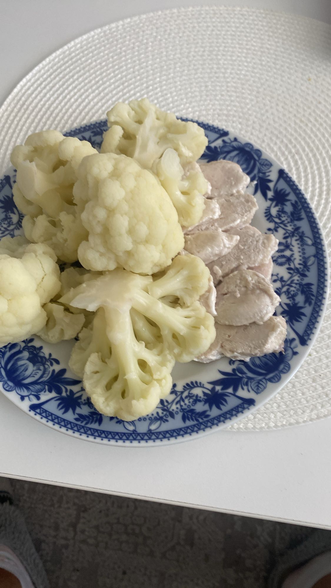 Gotowany kalafior z kurczakiem