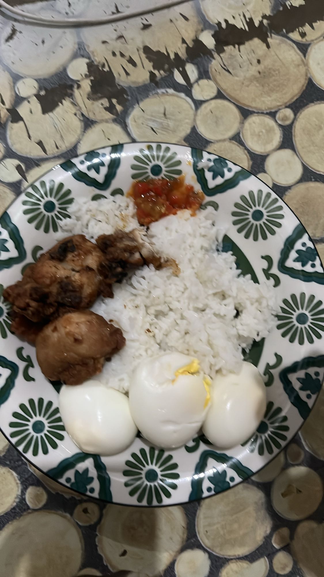 Nasi ayam telur rebus