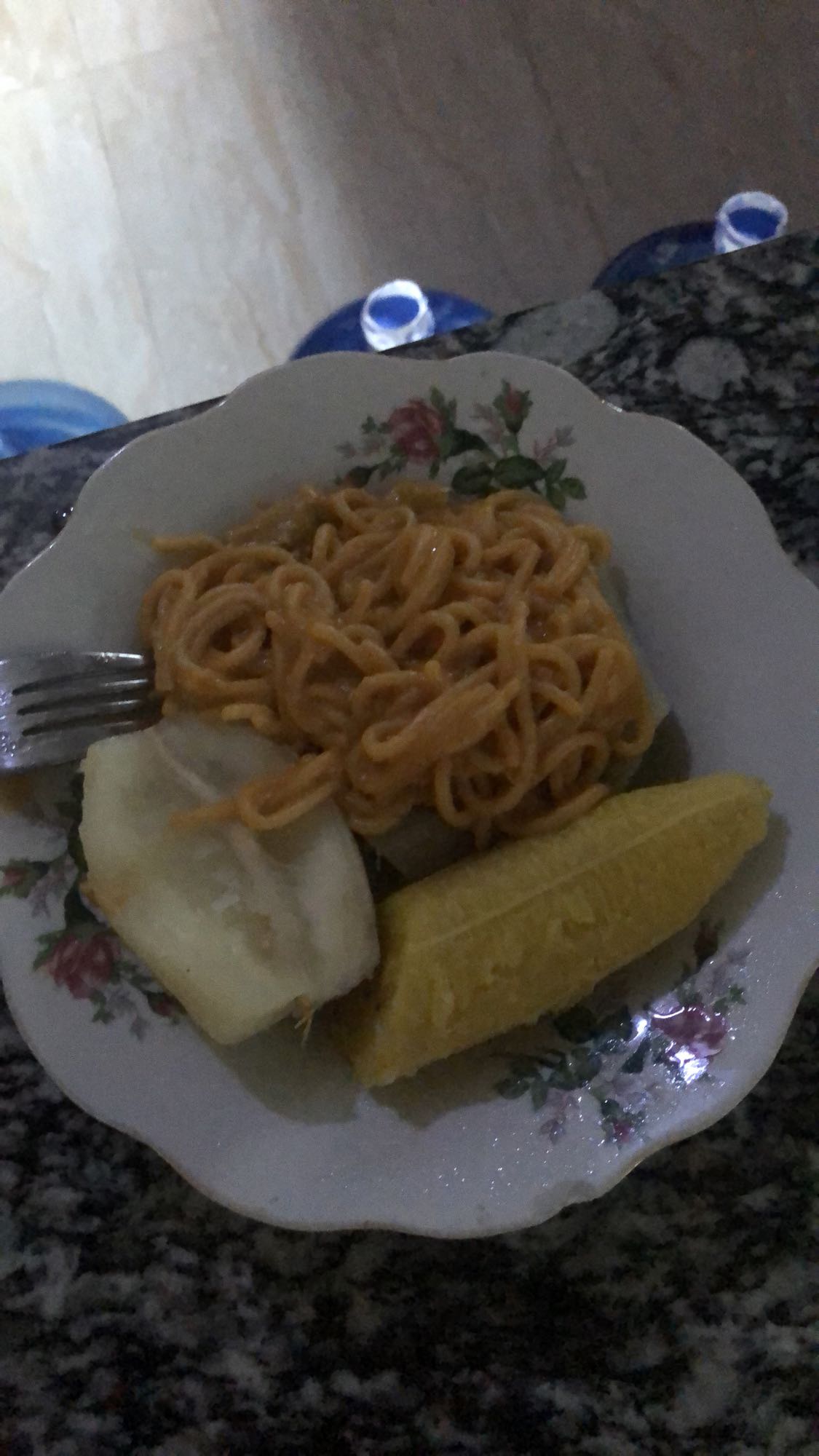 espaguetis con yuca y plátano