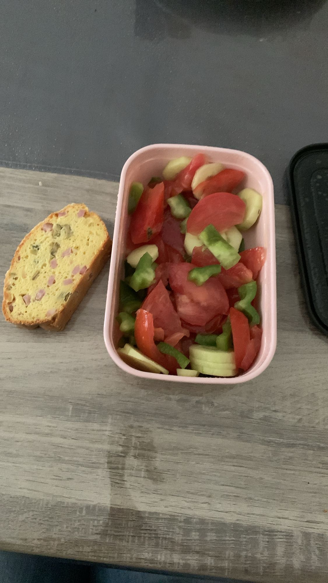 Salade et cake salé