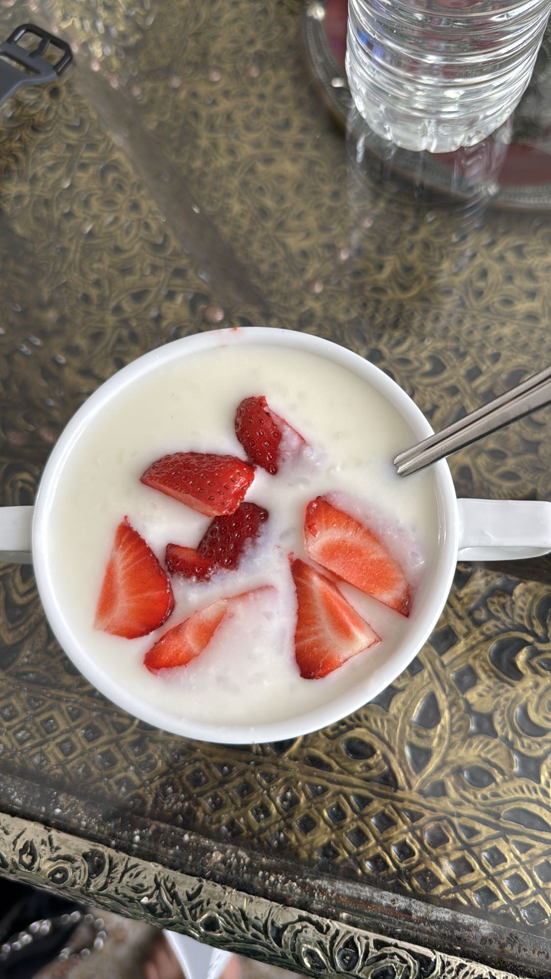 Aardbeien yoghurtkom