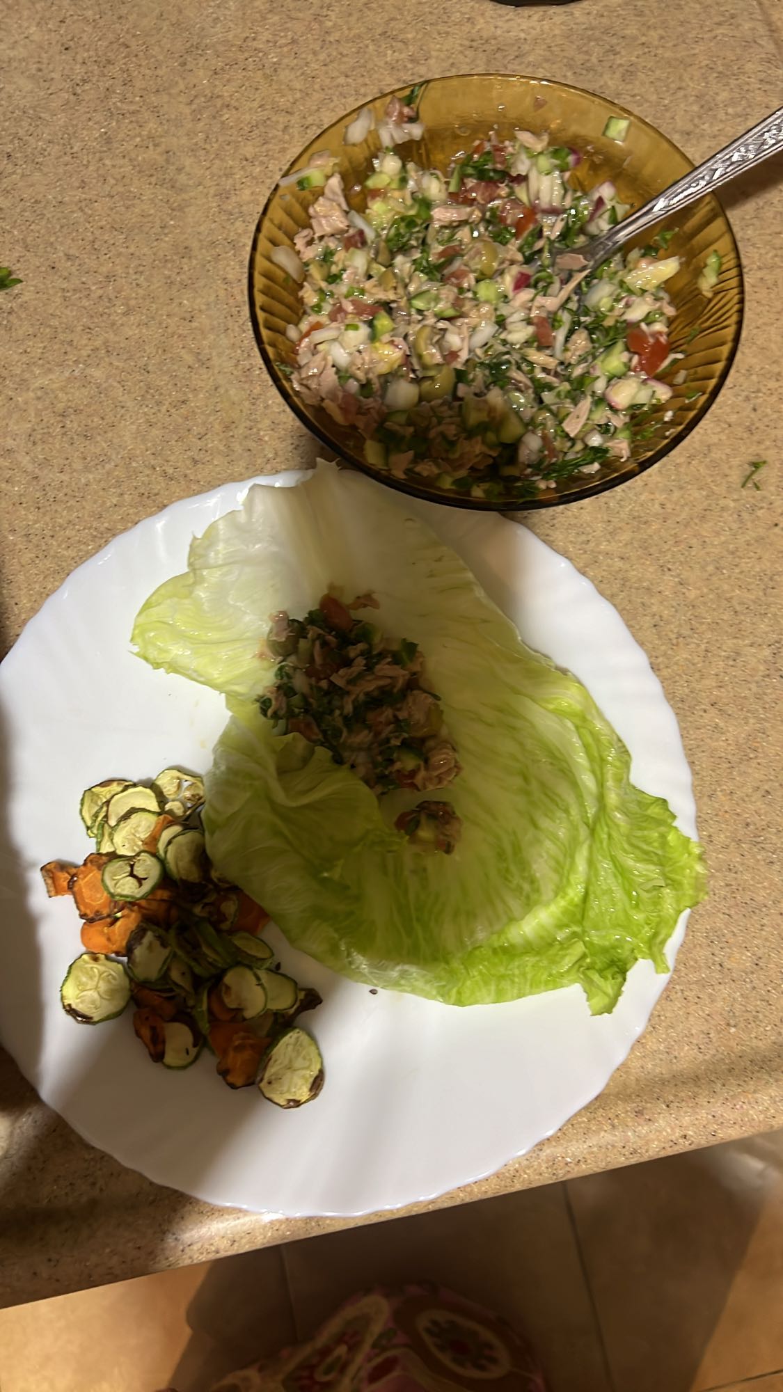 لفائف خس بالتونة