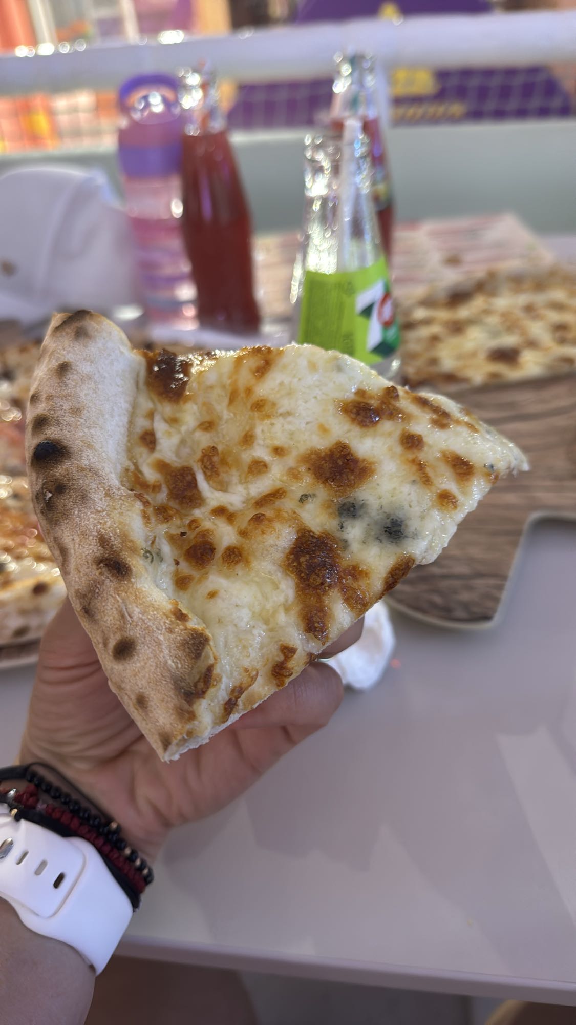 Felie de pizza cu brânză