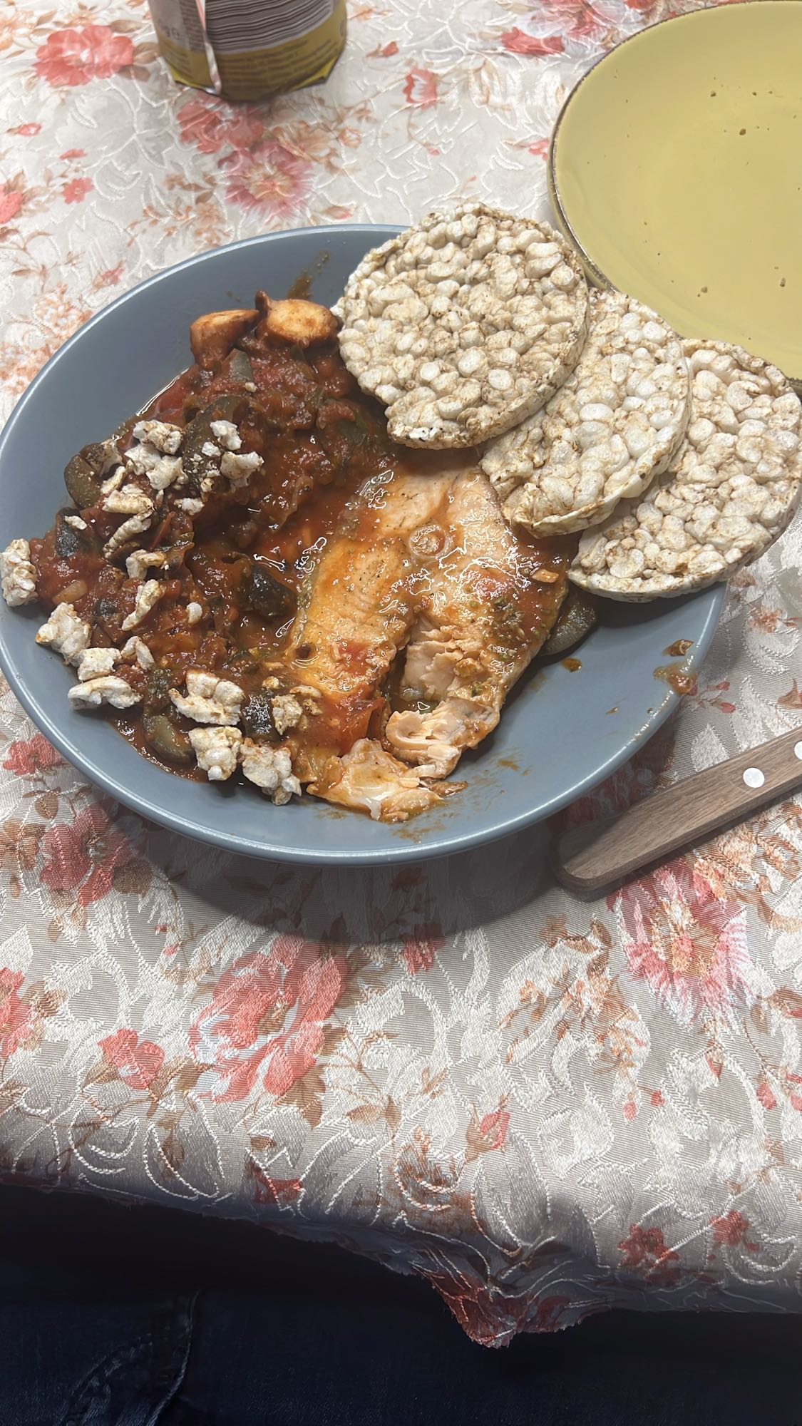 Somon cu legume și rondele