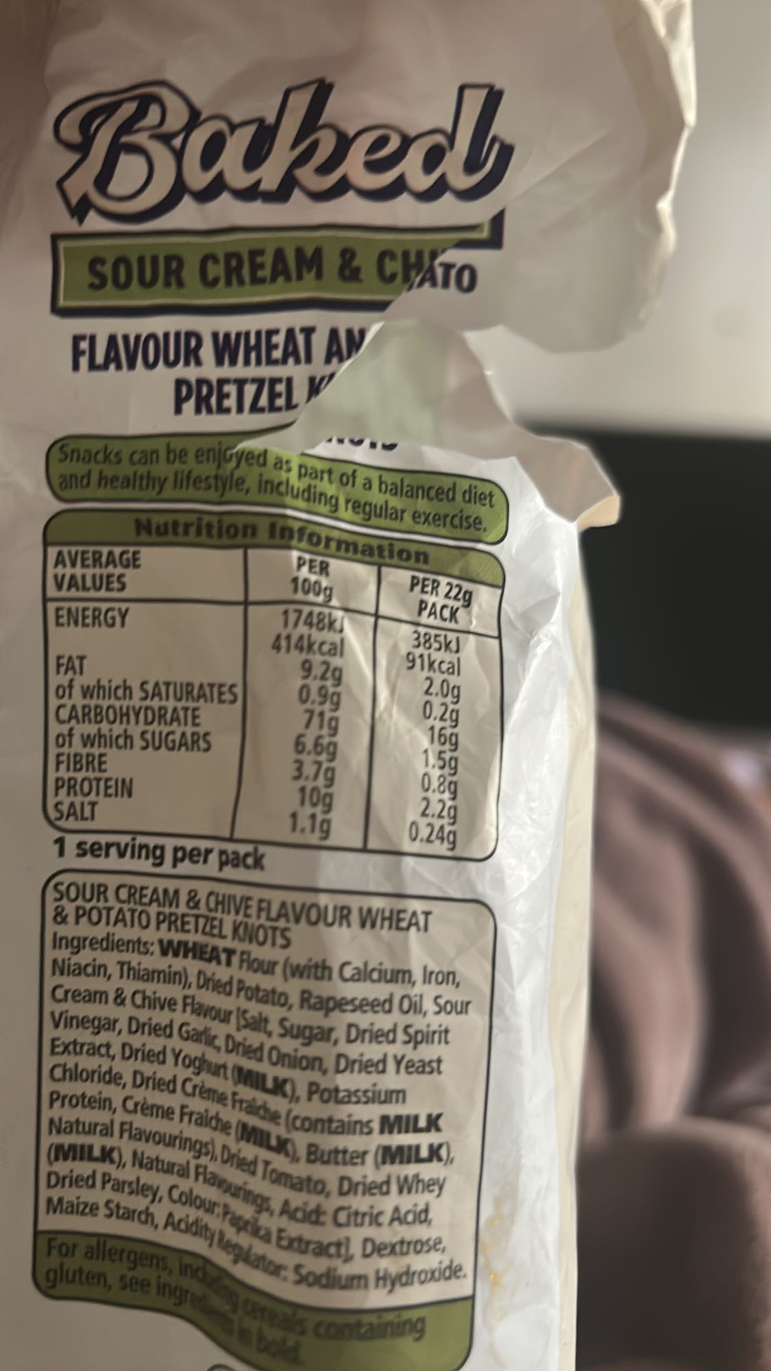 Pretzel crema agria y cebollino