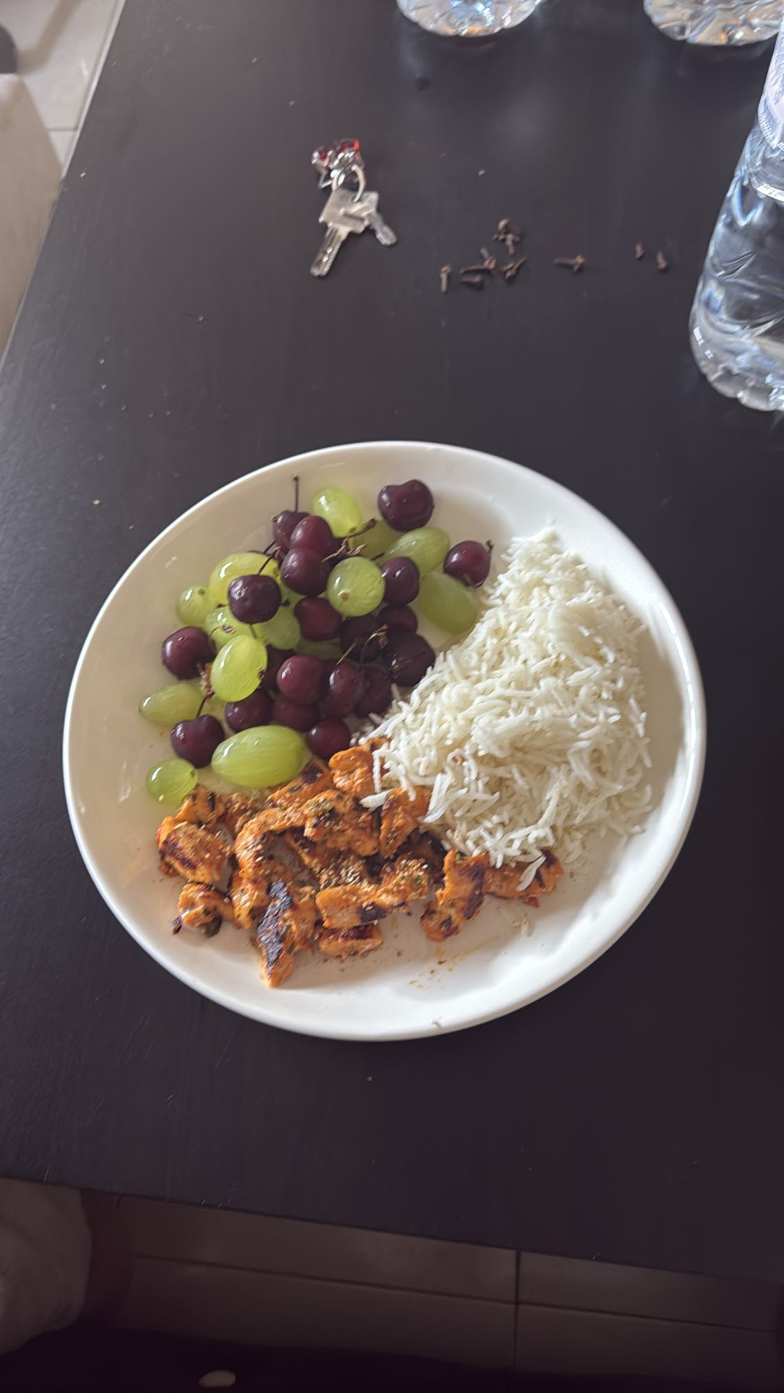 Riz, poulet et raisins