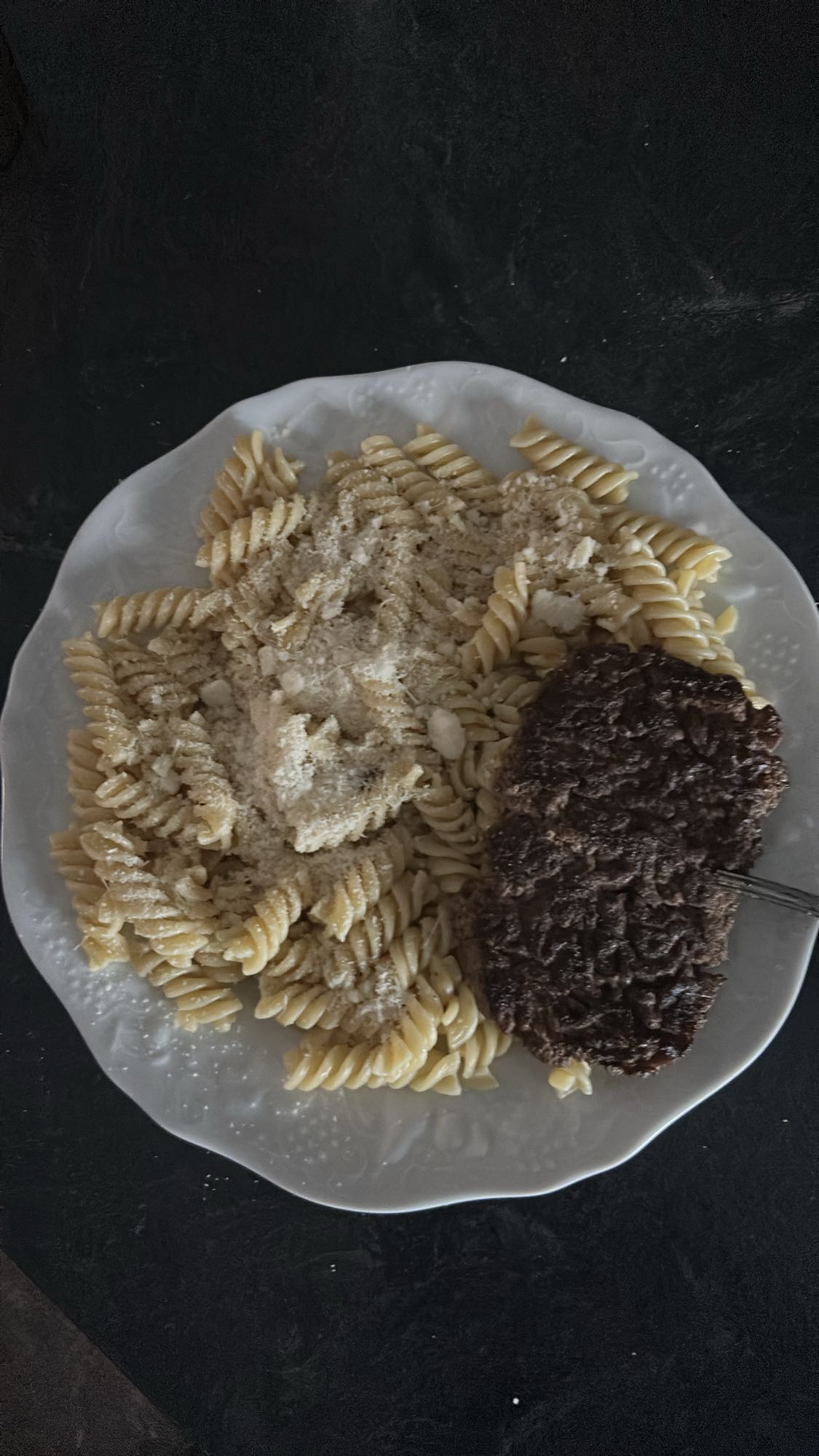 Pâtes et steak haché